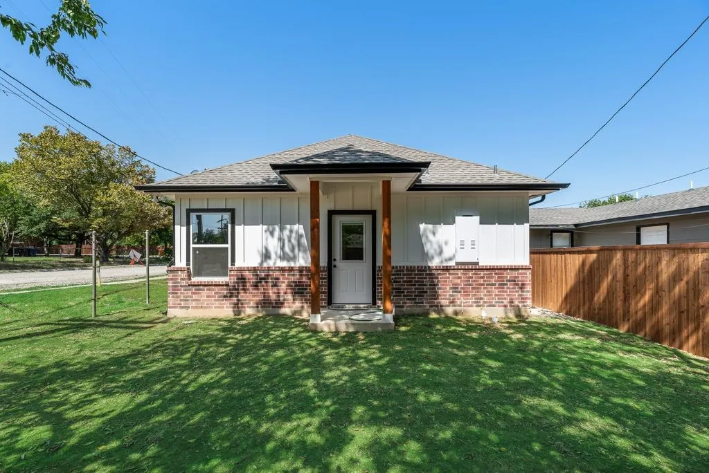 Single Family Residence For Sale in Ellis County , 602 N 7TH Street, Midlothian, Texas 76065, 3 Bedroom, 2 Bathroom, 2 Garage spaces, 1,287 Sqft, built in 2026, mls#21325759, Real Estate Agent in Midlothian, Homes For Sale in Ellis county, Homes For Sale in Midlothian, Realtor in Midlothian Texas, Real Estate Brokerage Independent Realty Texas, Luminita Cordes Realtor