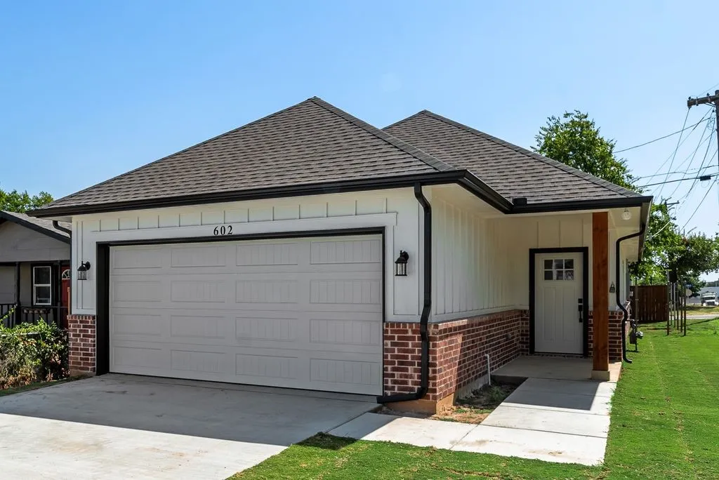 Single Family Residence For Sale in Ellis County , 602 N 7TH Street, Midlothian, Texas 76065, 3 Bedroom, 2 Bathroom, 2 Garage spaces, 1,287 Sqft, built in 2026, mls#21325759, Real Estate Agent in Midlothian, Homes For Sale in Ellis county, Homes For Sale in Midlothian, Realtor in Midlothian Texas, Real Estate Brokerage Independent Realty Texas, Luminita Cordes Realtor