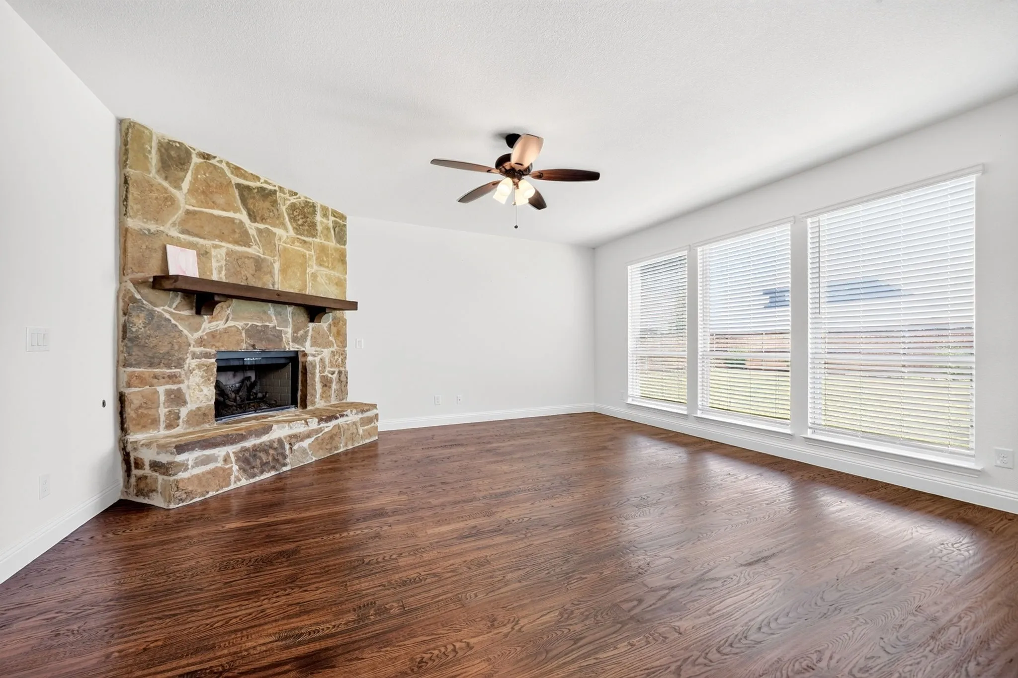 Single Family Residence For Sale in Rockwall County , 1839 Tuscany Drive, Mclendon Chisholm, Texas 75032, 4 Bedroom, 3 Bathroom, 3 Garage spaces, 3,041 Sqft, built in 2019, mls#21325749, Real Estate Agent in Mclendon Chisholm, Homes For Sale in Rockwall county, Homes For Sale in Mclendon Chisholm, Realtor in Mclendon Chisholm Texas, Real Estate Brokerage Independent Realty Texas, Luminita Cordes Realtor