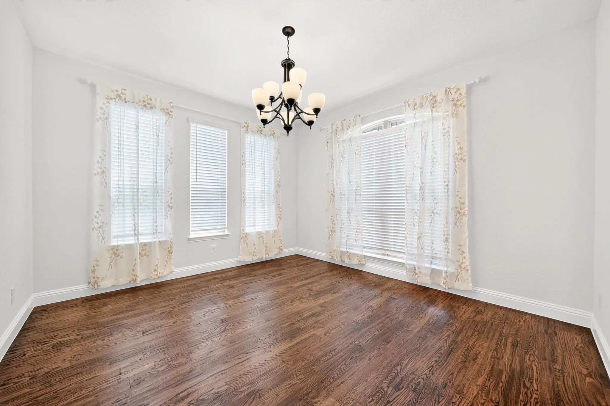 Single Family Residence For Sale in Rockwall County , 1839 Tuscany Drive, Mclendon Chisholm, Texas 75032, 4 Bedroom, 3 Bathroom, 3 Garage spaces, 3,041 Sqft, built in 2019, mls#21325749, Real Estate Agent in Mclendon Chisholm, Homes For Sale in Rockwall county, Homes For Sale in Mclendon Chisholm, Realtor in Mclendon Chisholm Texas, Real Estate Brokerage Independent Realty Texas, Luminita Cordes Realtor