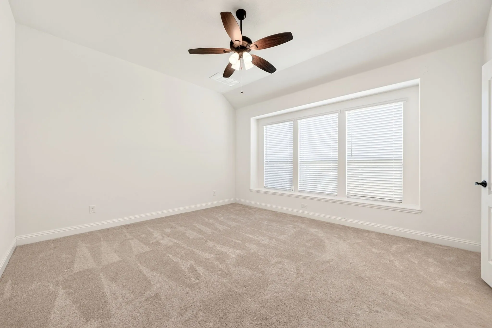 Single Family Residence For Sale in Rockwall County , 1839 Tuscany Drive, Mclendon Chisholm, Texas 75032, 4 Bedroom, 3 Bathroom, 3 Garage spaces, 3,041 Sqft, built in 2019, mls#21325749, Real Estate Agent in Mclendon Chisholm, Homes For Sale in Rockwall county, Homes For Sale in Mclendon Chisholm, Realtor in Mclendon Chisholm Texas, Real Estate Brokerage Independent Realty Texas, Luminita Cordes Realtor