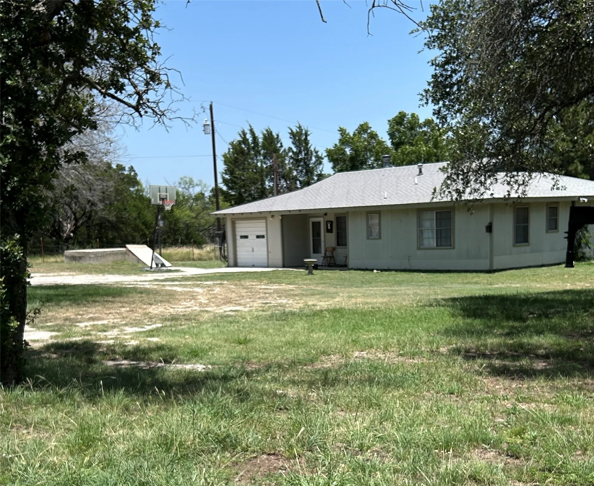 Single Family Residence For Sale in Mills County , 68 County Road 517, Goldthwaite, Texas 76844, 2 Bedroom, 2 Bathroom, 1 Garage spaces, 1,174 Sqft, built in 1970, mls#21324533, Real Estate Agent in Goldthwaite, Homes For Sale in Mills county, Homes For Sale in Goldthwaite, Realtor in Goldthwaite Texas, Real Estate Brokerage Independent Realty Texas, Luminita Cordes Realtor