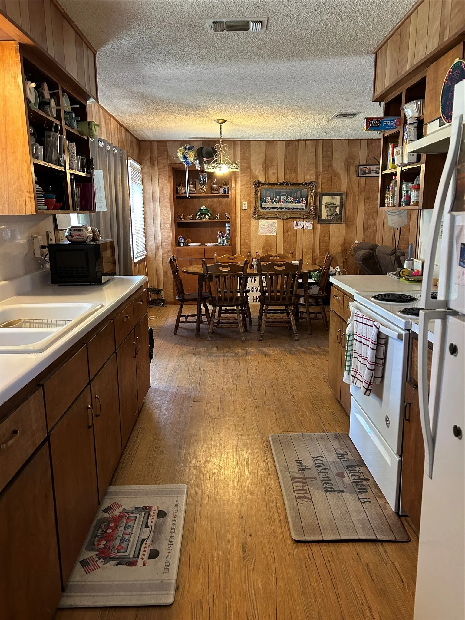 Single Family Residence For Sale in Mills County , 68 County Road 517, Goldthwaite, Texas 76844, 2 Bedroom, 2 Bathroom, 1 Garage spaces, 1,174 Sqft, built in 1970, mls#21324533, Real Estate Agent in Goldthwaite, Homes For Sale in Mills county, Homes For Sale in Goldthwaite, Realtor in Goldthwaite Texas, Real Estate Brokerage Independent Realty Texas, Luminita Cordes Realtor