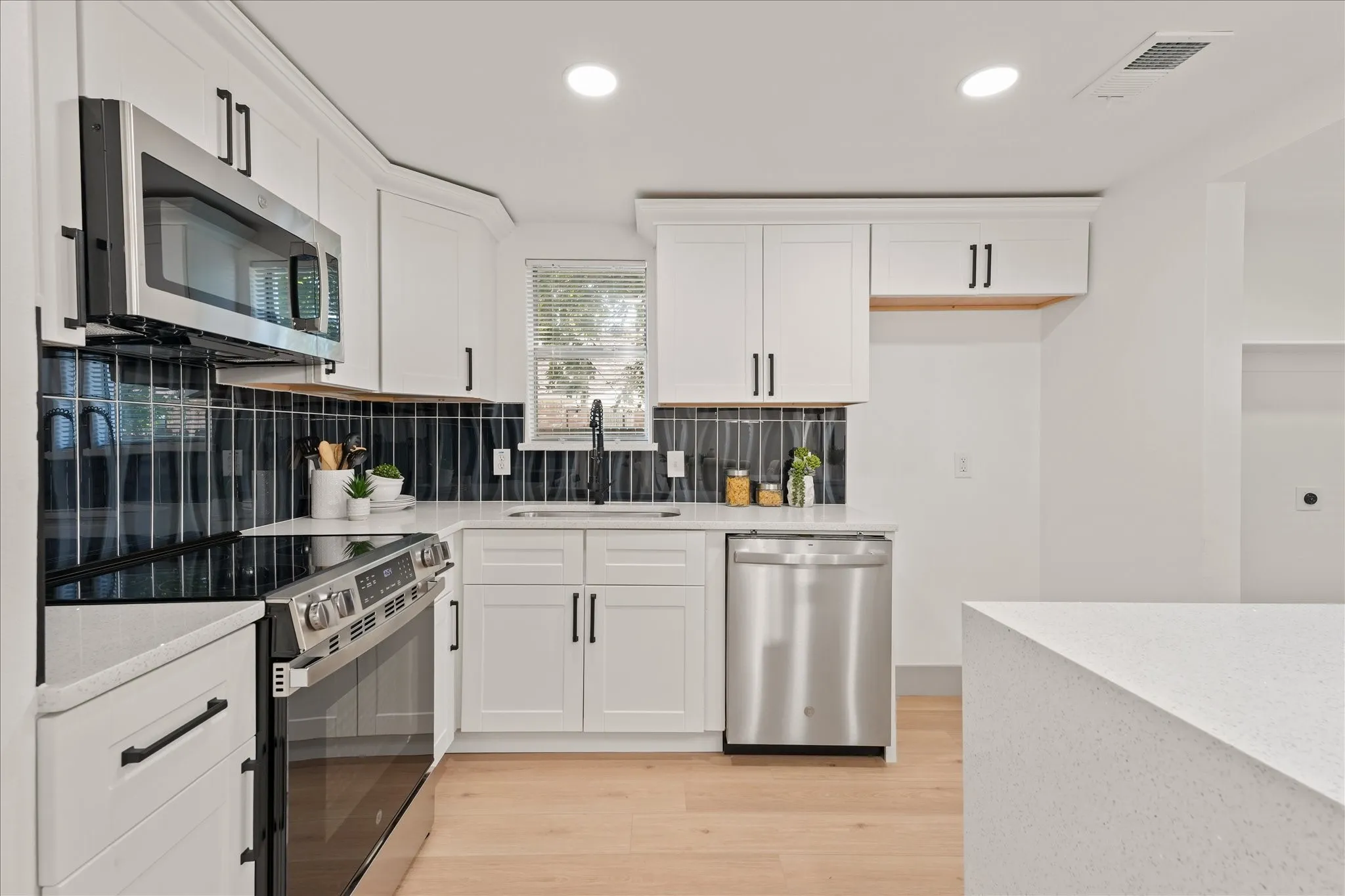 Single Family Residence For Sale in Dallas County , 204 Briarglen Drive, Cedar Hill, Texas 75104, 4 Bedroom, 3 Bathroom, 2 Garage spaces, 2,088 Sqft, built in 1994, mls#21325793, Real Estate Agent in Cedar Hill, Homes For Sale in Dallas county, Homes For Sale in Cedar Hill, Realtor in Cedar Hill Texas, Real Estate Brokerage Independent Realty Texas, Luminita Cordes Realtor