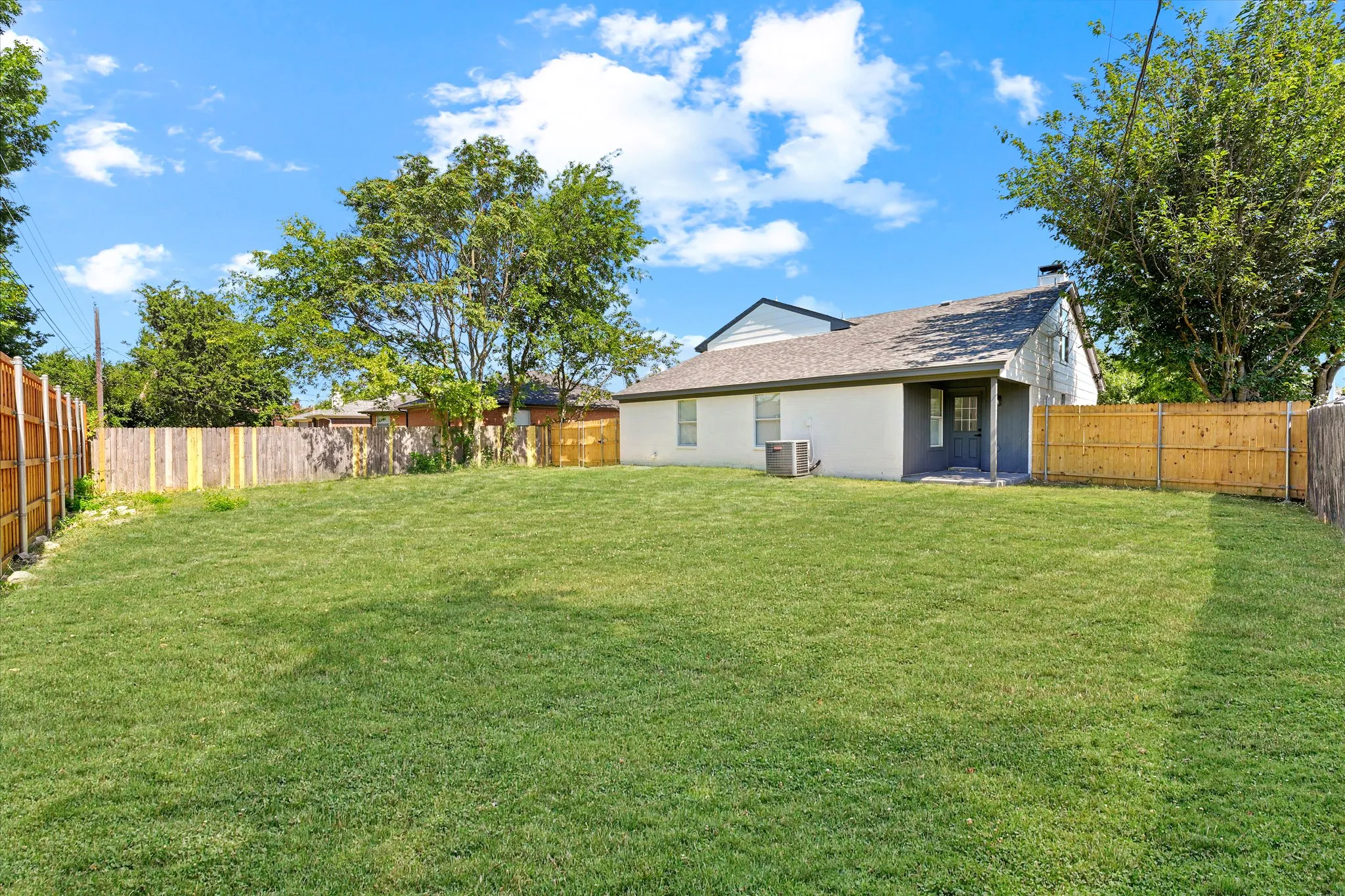 Single Family Residence For Sale in Dallas County , 204 Briarglen Drive, Cedar Hill, Texas 75104, 4 Bedroom, 3 Bathroom, 2 Garage spaces, 2,088 Sqft, built in 1994, mls#21325793, Real Estate Agent in Cedar Hill, Homes For Sale in Dallas county, Homes For Sale in Cedar Hill, Realtor in Cedar Hill Texas, Real Estate Brokerage Independent Realty Texas, Luminita Cordes Realtor