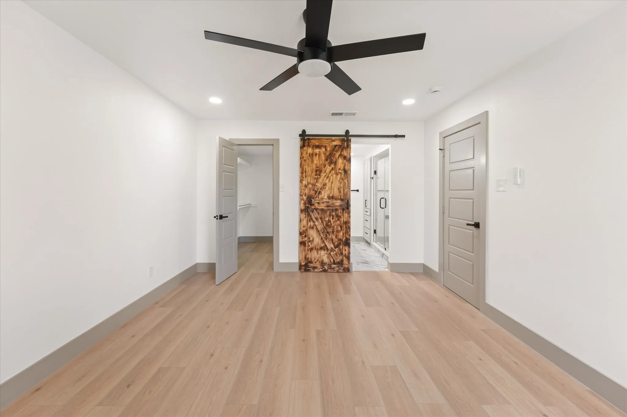 Single Family Residence For Sale in Dallas County , 204 Briarglen Drive, Cedar Hill, Texas 75104, 4 Bedroom, 3 Bathroom, 2 Garage spaces, 2,088 Sqft, built in 1994, mls#21325793, Real Estate Agent in Cedar Hill, Homes For Sale in Dallas county, Homes For Sale in Cedar Hill, Realtor in Cedar Hill Texas, Real Estate Brokerage Independent Realty Texas, Luminita Cordes Realtor
