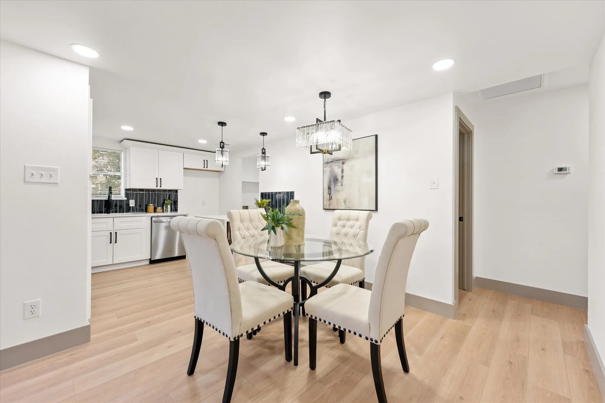 Single Family Residence For Sale in Dallas County , 204 Briarglen Drive, Cedar Hill, Texas 75104, 4 Bedroom, 3 Bathroom, 2 Garage spaces, 2,088 Sqft, built in 1994, mls#21325793, Real Estate Agent in Cedar Hill, Homes For Sale in Dallas county, Homes For Sale in Cedar Hill, Realtor in Cedar Hill Texas, Real Estate Brokerage Independent Realty Texas, Luminita Cordes Realtor