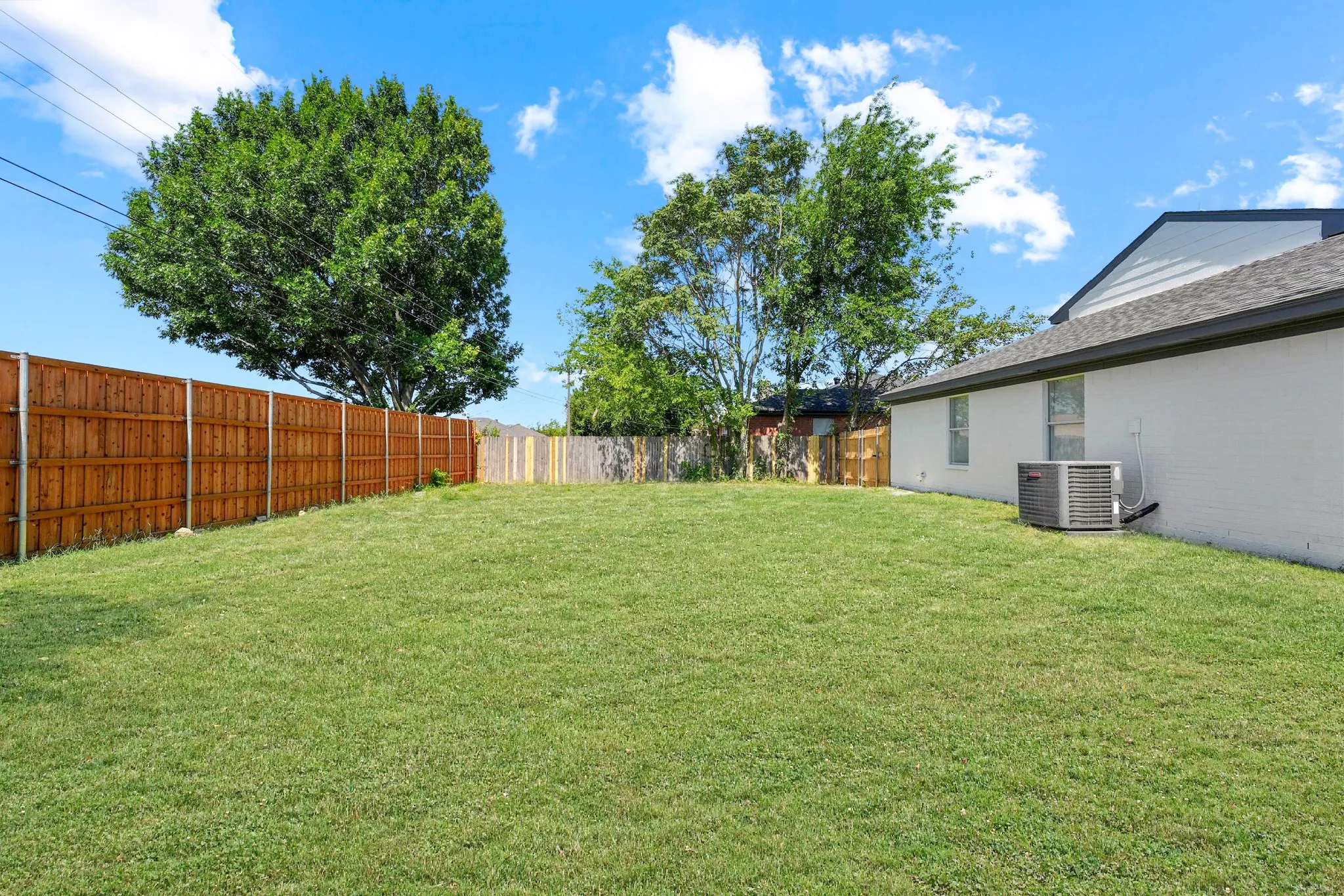 Single Family Residence For Sale in Dallas County , 204 Briarglen Drive, Cedar Hill, Texas 75104, 4 Bedroom, 3 Bathroom, 2 Garage spaces, 2,088 Sqft, built in 1994, mls#21325793, Real Estate Agent in Cedar Hill, Homes For Sale in Dallas county, Homes For Sale in Cedar Hill, Realtor in Cedar Hill Texas, Real Estate Brokerage Independent Realty Texas, Luminita Cordes Realtor