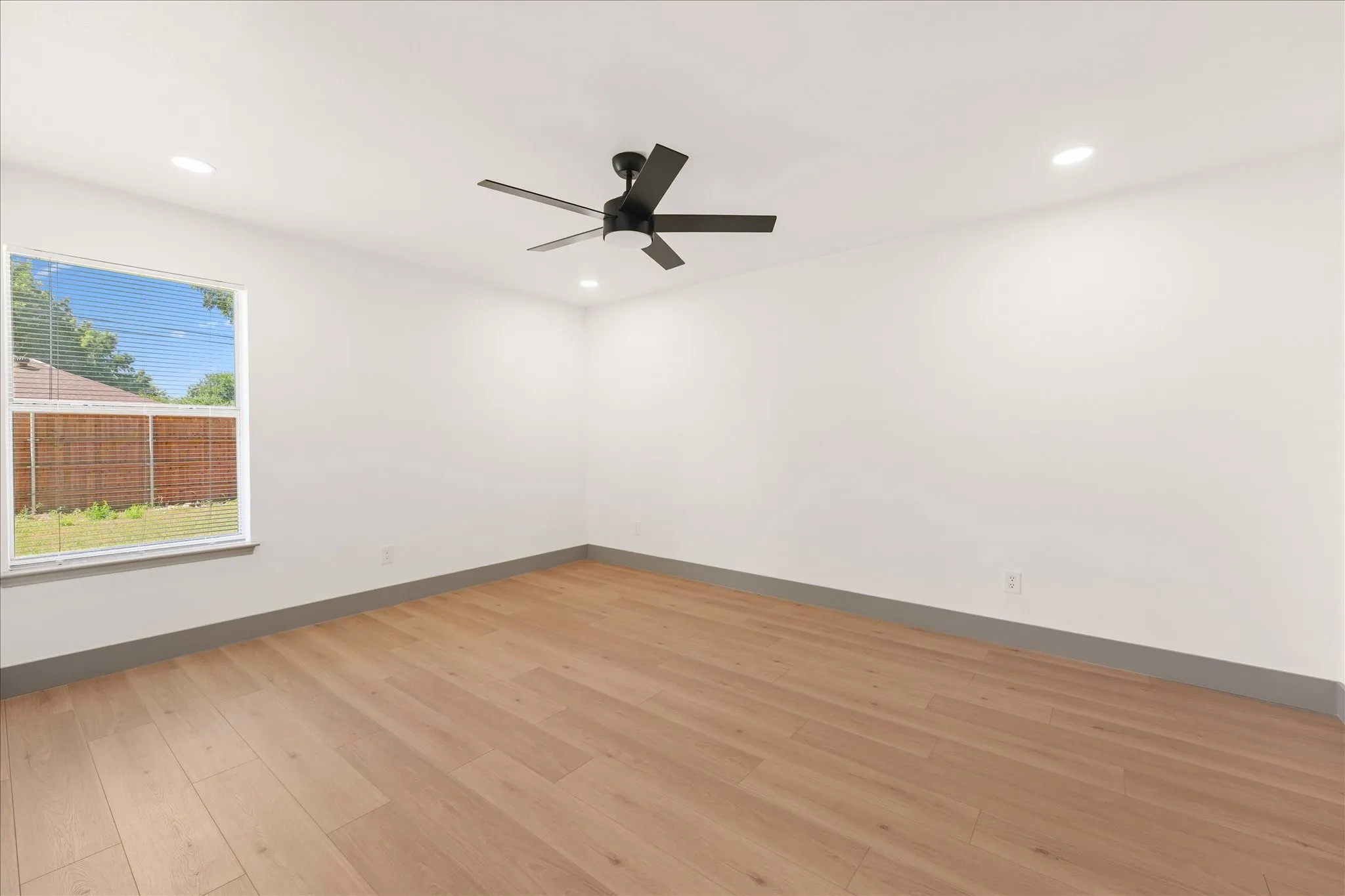 Single Family Residence For Sale in Dallas County , 204 Briarglen Drive, Cedar Hill, Texas 75104, 4 Bedroom, 3 Bathroom, 2 Garage spaces, 2,088 Sqft, built in 1994, mls#21325793, Real Estate Agent in Cedar Hill, Homes For Sale in Dallas county, Homes For Sale in Cedar Hill, Realtor in Cedar Hill Texas, Real Estate Brokerage Independent Realty Texas, Luminita Cordes Realtor