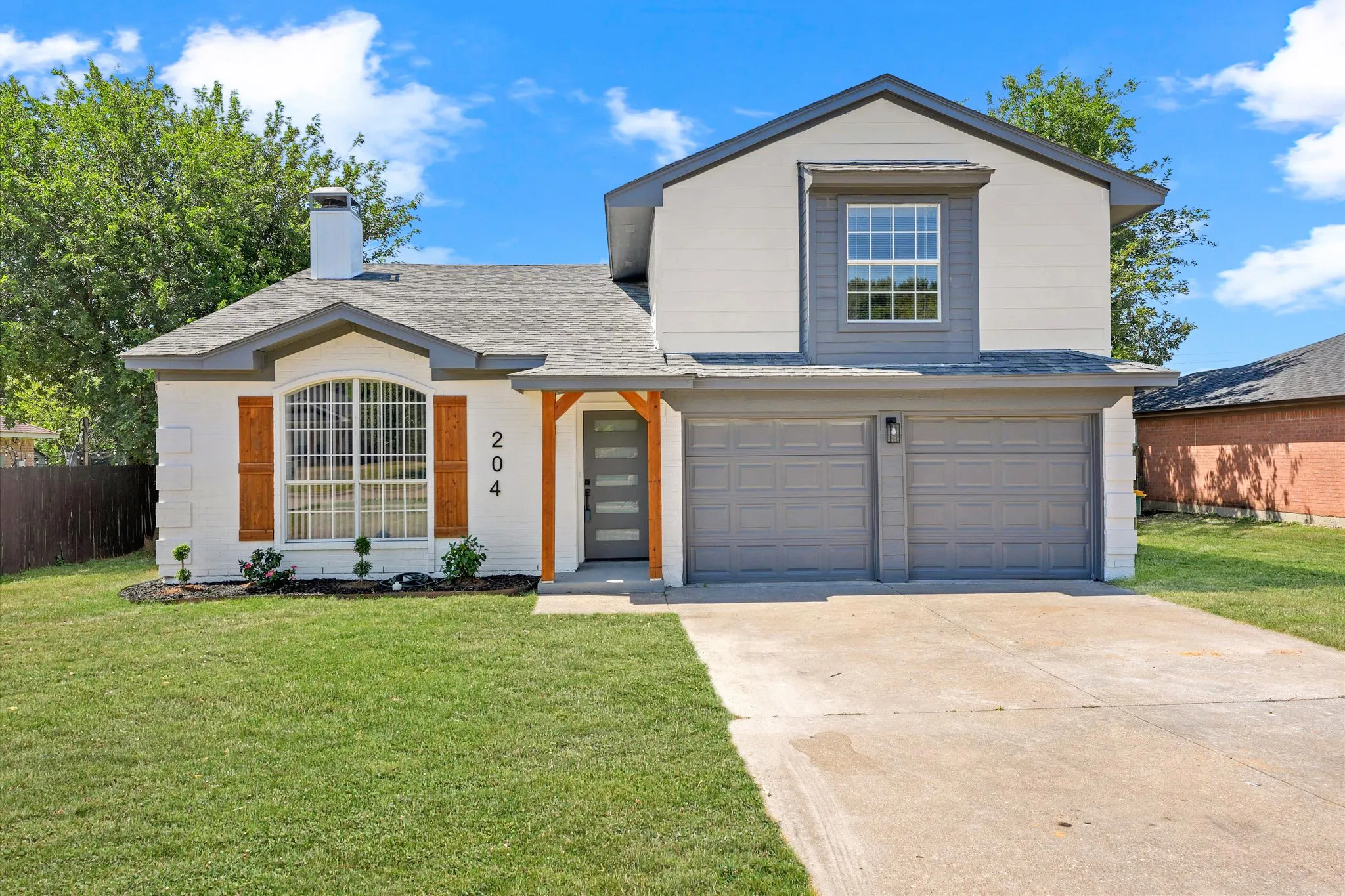 Single Family Residence For Sale in Dallas County , 204 Briarglen Drive, Cedar Hill, Texas 75104, 4 Bedroom, 3 Bathroom, 2 Garage spaces, 2,088 Sqft, built in 1994, mls#21325793, Real Estate Agent in Cedar Hill, Homes For Sale in Dallas county, Homes For Sale in Cedar Hill, Realtor in Cedar Hill Texas, Real Estate Brokerage Independent Realty Texas, Luminita Cordes Realtor