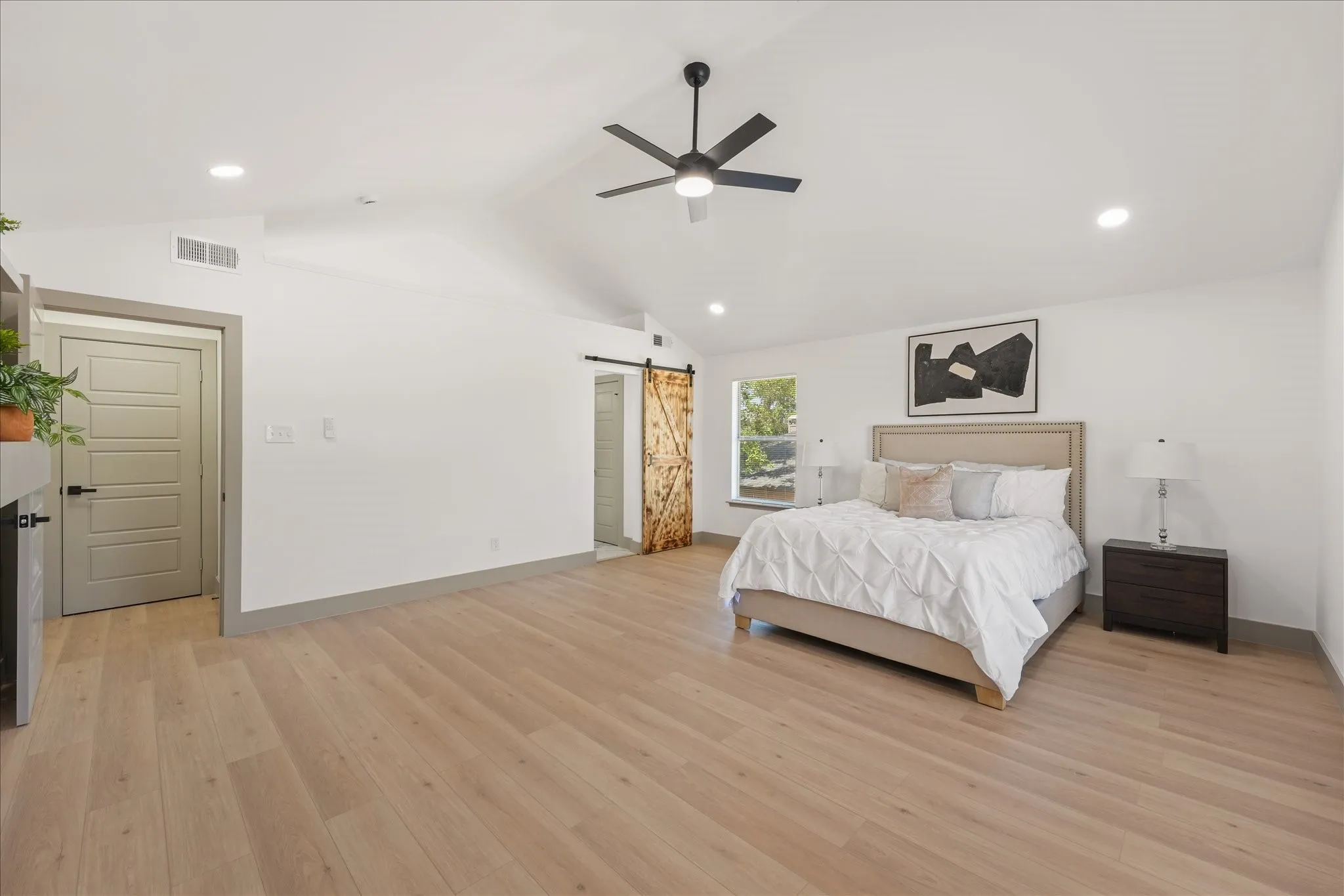 Single Family Residence For Sale in Dallas County , 204 Briarglen Drive, Cedar Hill, Texas 75104, 4 Bedroom, 3 Bathroom, 2 Garage spaces, 2,088 Sqft, built in 1994, mls#21325793, Real Estate Agent in Cedar Hill, Homes For Sale in Dallas county, Homes For Sale in Cedar Hill, Realtor in Cedar Hill Texas, Real Estate Brokerage Independent Realty Texas, Luminita Cordes Realtor