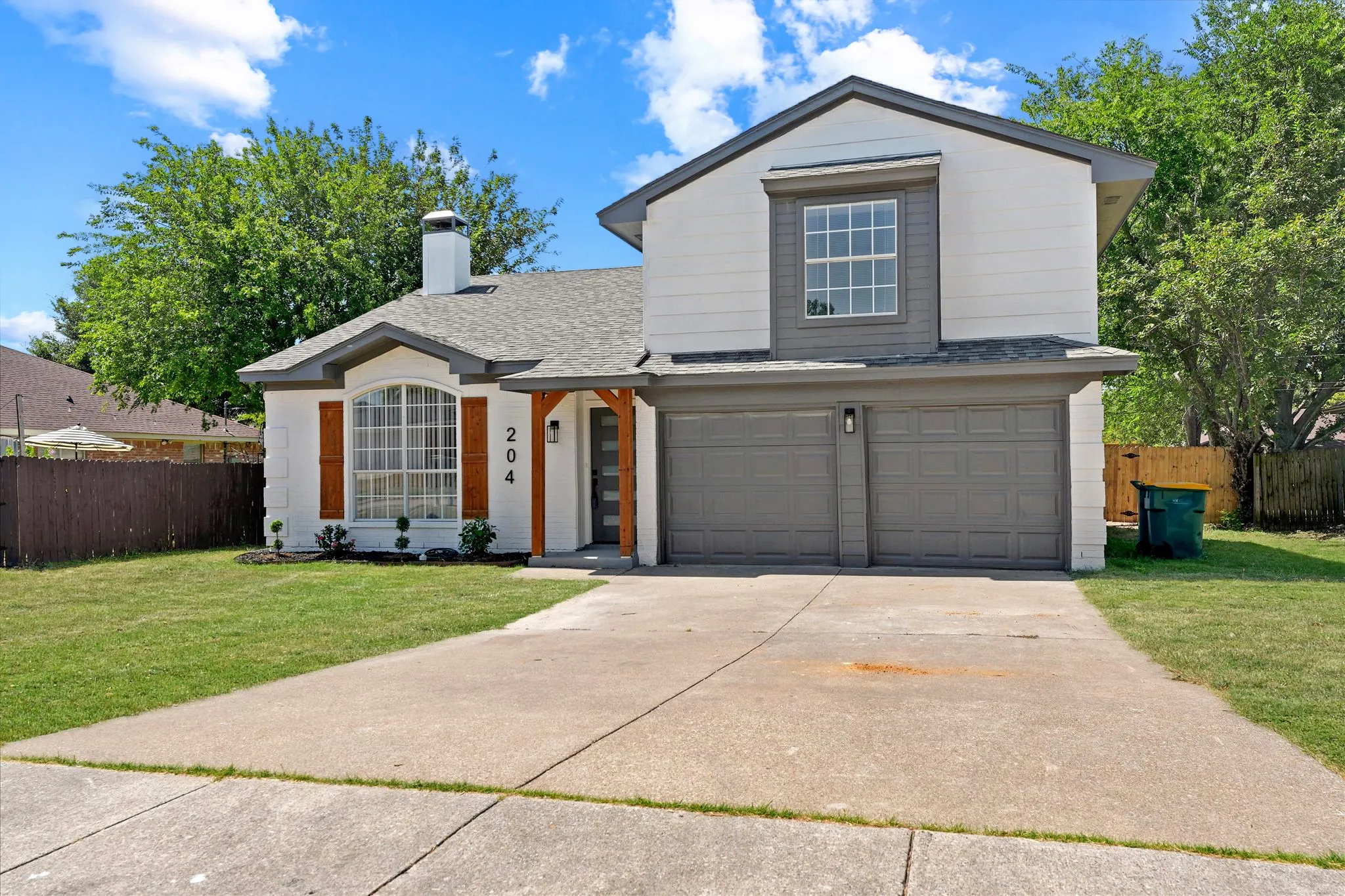 Single Family Residence For Sale in Dallas County , 204 Briarglen Drive, Cedar Hill, Texas 75104, 4 Bedroom, 3 Bathroom, 2 Garage spaces, 2,088 Sqft, built in 1994, mls#21325793, Real Estate Agent in Cedar Hill, Homes For Sale in Dallas county, Homes For Sale in Cedar Hill, Realtor in Cedar Hill Texas, Real Estate Brokerage Independent Realty Texas, Luminita Cordes Realtor