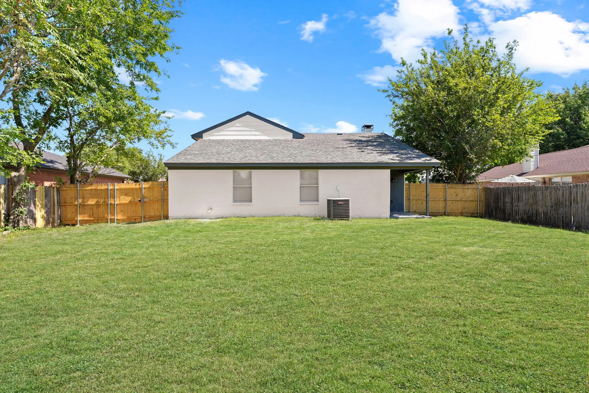 Single Family Residence For Sale in Dallas County , 204 Briarglen Drive, Cedar Hill, Texas 75104, 4 Bedroom, 3 Bathroom, 2 Garage spaces, 2,088 Sqft, built in 1994, mls#21325793, Real Estate Agent in Cedar Hill, Homes For Sale in Dallas county, Homes For Sale in Cedar Hill, Realtor in Cedar Hill Texas, Real Estate Brokerage Independent Realty Texas, Luminita Cordes Realtor