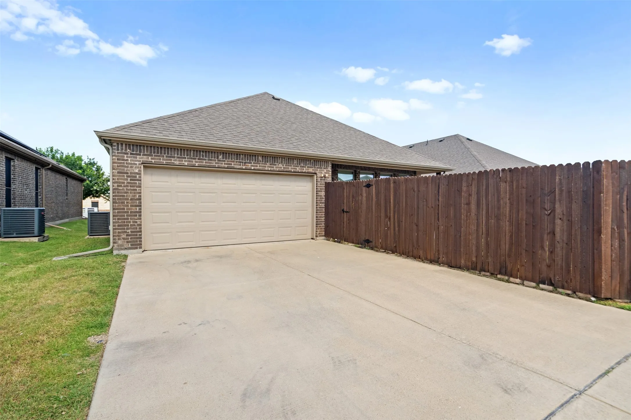Single Family Residence For Sale in Ellis County , 119 Happy Lane, Red Oak, Texas 75154, 4 Bedroom, 2 Bathroom, 2 Garage spaces, 2,152 Sqft, built in 2019, mls#21321796, Real Estate Agent in Red Oak, Homes For Sale in Ellis county, Homes For Sale in Red Oak, Realtor in Red Oak Texas, Real Estate Brokerage Independent Realty Texas, Luminita Cordes Realtor