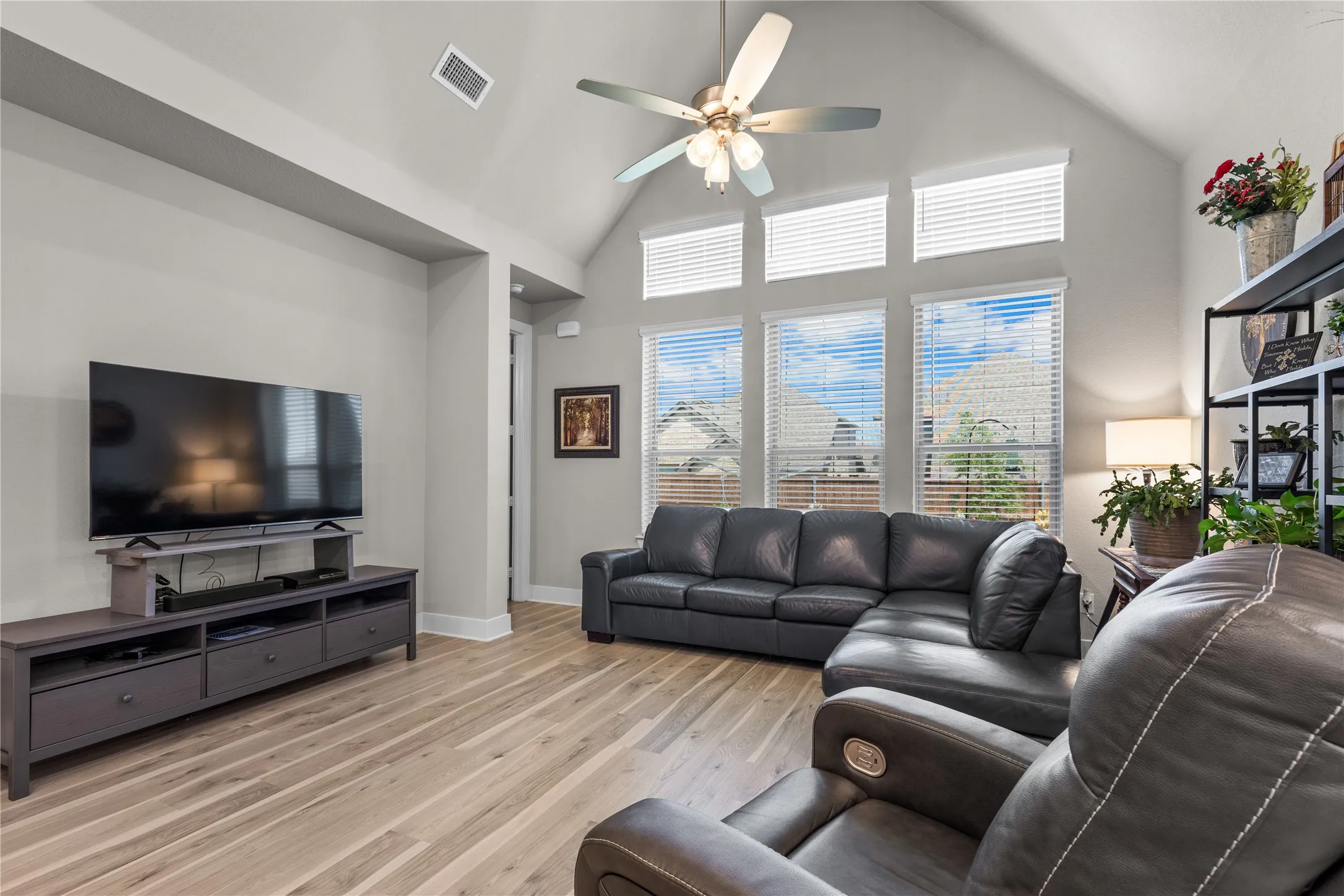 Single Family Residence For Sale in Grayson County , 3809 Cherry Hills Drive, Sherman, Texas 75090, 2 Bedroom, 2 Bathroom, 2 Garage spaces, 1,450 Sqft, built in 2023, mls#21325769, Real Estate Agent in Sherman, Homes For Sale in Grayson county, Homes For Sale in Sherman, Realtor in Sherman Texas, Real Estate Brokerage Independent Realty Texas, Luminita Cordes Realtor