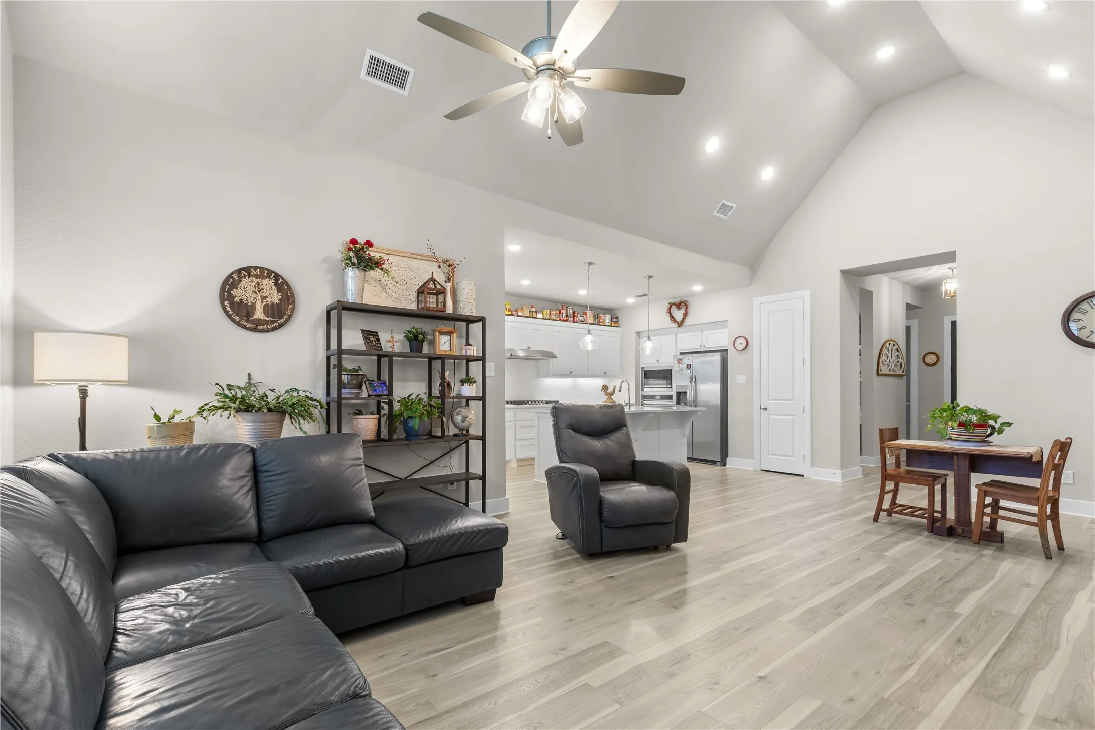 Single Family Residence For Sale in Grayson County , 3809 Cherry Hills Drive, Sherman, Texas 75090, 2 Bedroom, 2 Bathroom, 2 Garage spaces, 1,450 Sqft, built in 2023, mls#21325769, Real Estate Agent in Sherman, Homes For Sale in Grayson county, Homes For Sale in Sherman, Realtor in Sherman Texas, Real Estate Brokerage Independent Realty Texas, Luminita Cordes Realtor