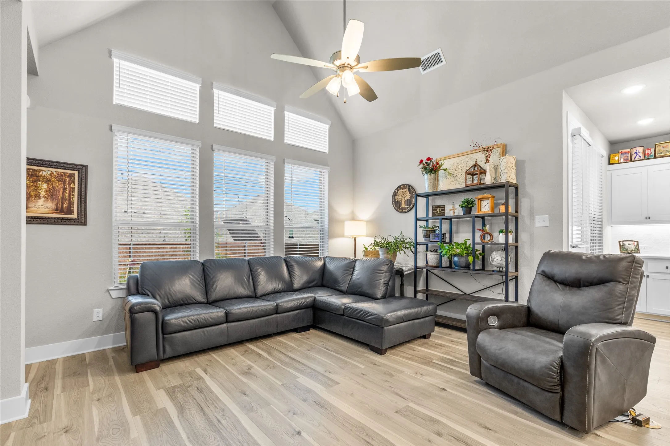 Single Family Residence For Sale in Grayson County , 3809 Cherry Hills Drive, Sherman, Texas 75090, 2 Bedroom, 2 Bathroom, 2 Garage spaces, 1,450 Sqft, built in 2023, mls#21325769, Real Estate Agent in Sherman, Homes For Sale in Grayson county, Homes For Sale in Sherman, Realtor in Sherman Texas, Real Estate Brokerage Independent Realty Texas, Luminita Cordes Realtor