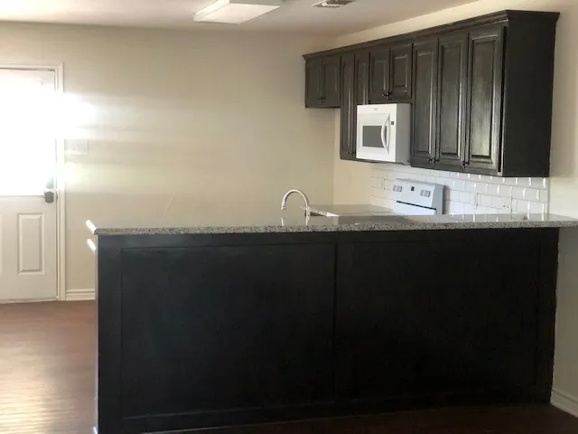 Single Family Residence For Rent in Grayson County , 107 Church Street, Whitesboro, Texas 76273, 3 Bedroom, 2 Bathroom, Garage spaces, 1,225 Sqft, built in 2002, Price $1,850, mls#21325797, Real Estate Agent in Whitesboro, Homes For Rent in Grayson county, Homes For Rent in Whitesboro, Realtor in Whitesboro Texas, Real Estate Brokerage Independent Realty Texas, Luminita Cordes Realtor