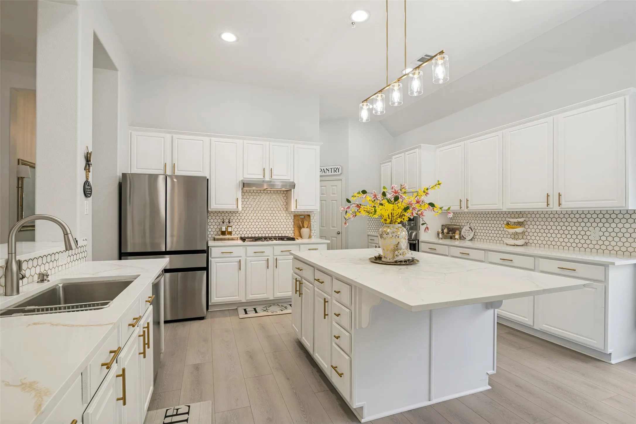 Single Family Residence For Sale in Rockwall County , 1453 Brittany Way, Rockwall, Texas 75087, 4 Bedroom, 3 Bathroom, 2 Garage spaces, 2,678 Sqft, built in 2004, mls#21321807, Real Estate Agent in Rockwall, Homes For Sale in Rockwall county, Homes For Sale in Rockwall, Realtor in Rockwall Texas, Real Estate Brokerage Independent Realty Texas, Luminita Cordes Realtor