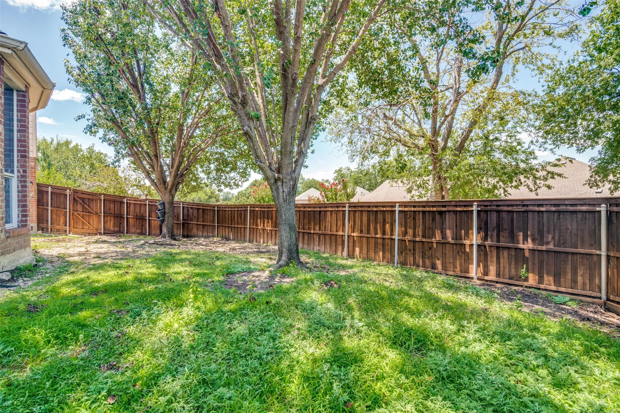 Single Family Residence For Sale in Rockwall County , 1453 Brittany Way, Rockwall, Texas 75087, 4 Bedroom, 3 Bathroom, 2 Garage spaces, 2,678 Sqft, built in 2004, mls#21321807, Real Estate Agent in Rockwall, Homes For Sale in Rockwall county, Homes For Sale in Rockwall, Realtor in Rockwall Texas, Real Estate Brokerage Independent Realty Texas, Luminita Cordes Realtor
