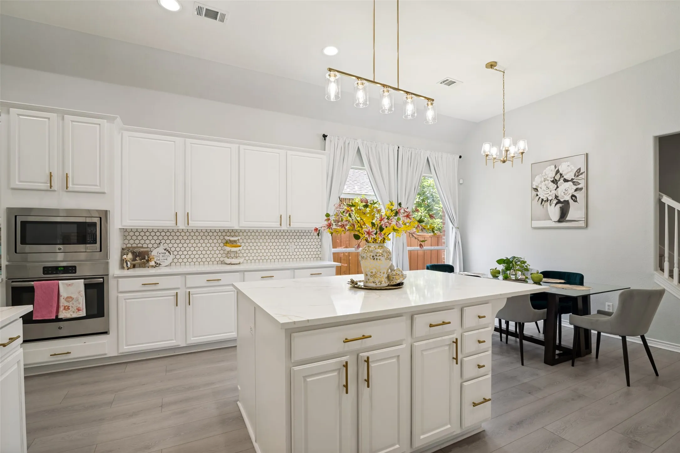 Single Family Residence For Sale in Rockwall County , 1453 Brittany Way, Rockwall, Texas 75087, 4 Bedroom, 3 Bathroom, 2 Garage spaces, 2,678 Sqft, built in 2004, mls#21321807, Real Estate Agent in Rockwall, Homes For Sale in Rockwall county, Homes For Sale in Rockwall, Realtor in Rockwall Texas, Real Estate Brokerage Independent Realty Texas, Luminita Cordes Realtor