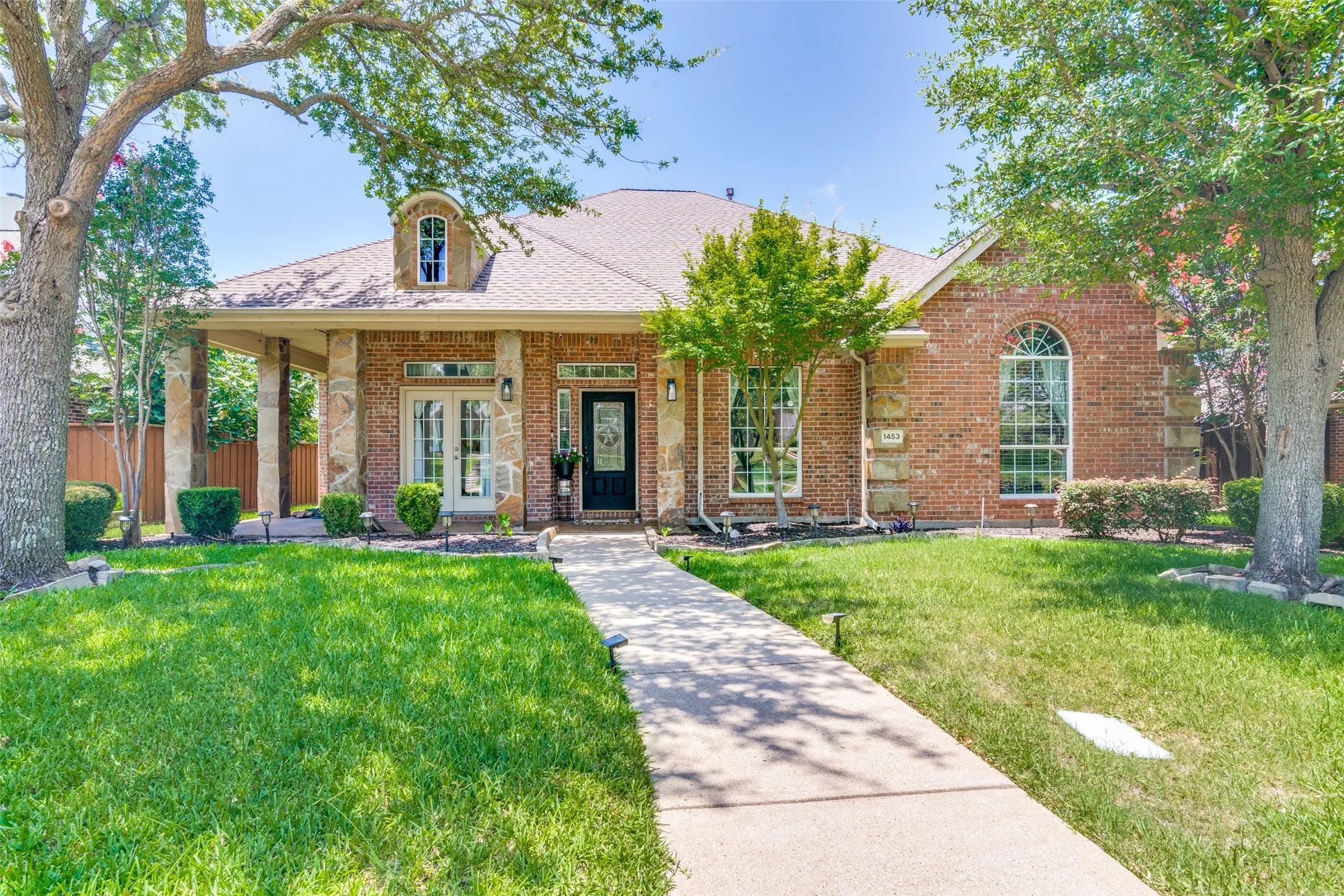 Single Family Residence For Sale in Rockwall County , 1453 Brittany Way, Rockwall, Texas 75087, 4 Bedroom, 3 Bathroom, 2 Garage spaces, 2,678 Sqft, built in 2004, mls#21321807, Real Estate Agent in Rockwall, Homes For Sale in Rockwall county, Homes For Sale in Rockwall, Realtor in Rockwall Texas, Real Estate Brokerage Independent Realty Texas, Luminita Cordes Realtor
