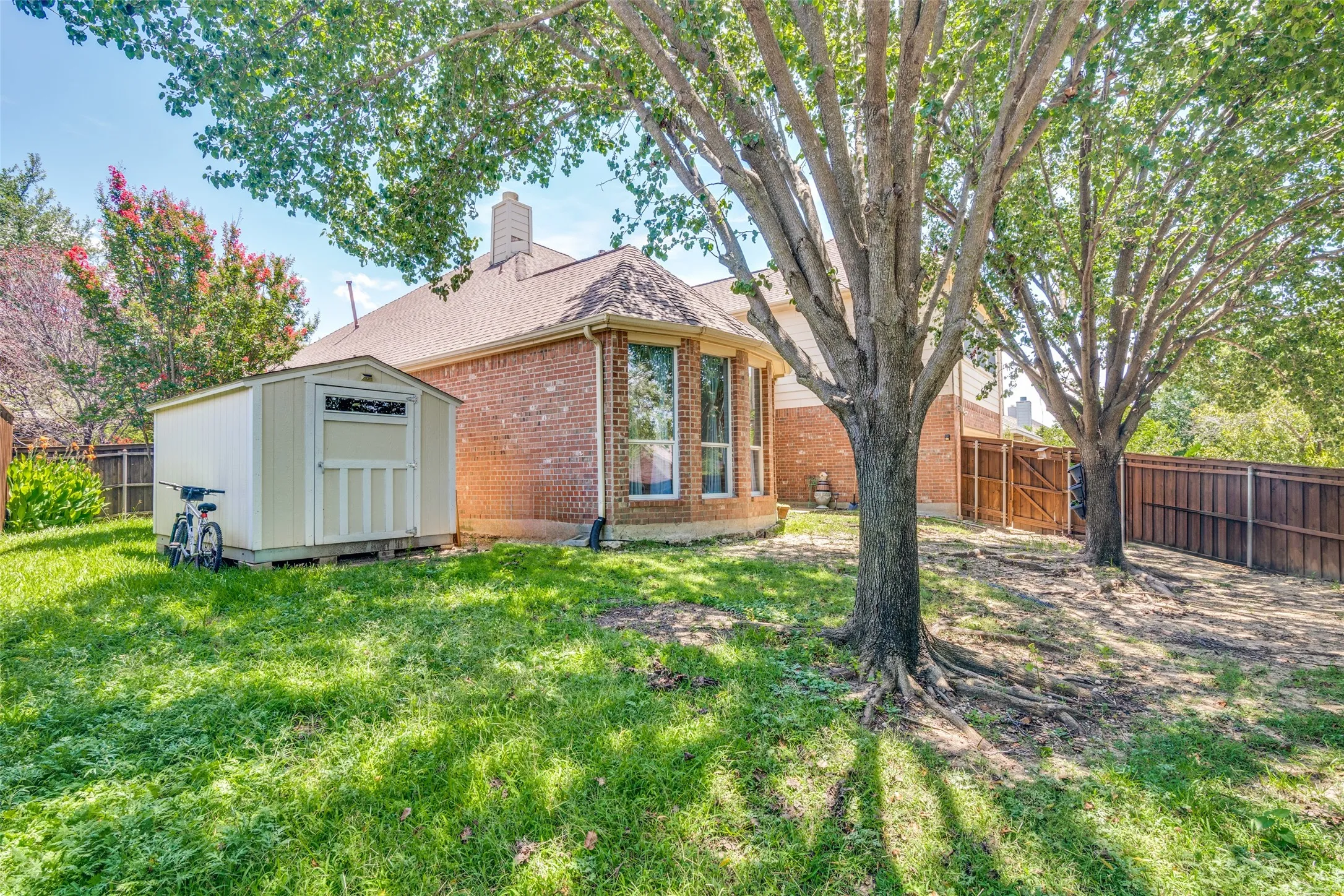Single Family Residence For Sale in Rockwall County , 1453 Brittany Way, Rockwall, Texas 75087, 4 Bedroom, 3 Bathroom, 2 Garage spaces, 2,678 Sqft, built in 2004, mls#21321807, Real Estate Agent in Rockwall, Homes For Sale in Rockwall county, Homes For Sale in Rockwall, Realtor in Rockwall Texas, Real Estate Brokerage Independent Realty Texas, Luminita Cordes Realtor