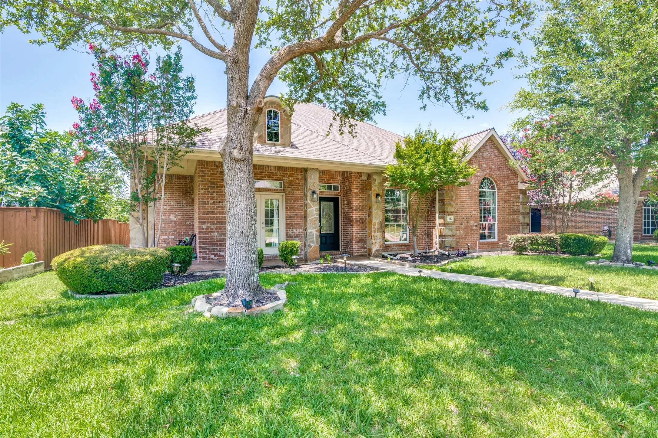 Single Family Residence For Sale in Rockwall County , 1453 Brittany Way, Rockwall, Texas 75087, 4 Bedroom, 3 Bathroom, 2 Garage spaces, 2,678 Sqft, built in 2004, mls#21321807, Real Estate Agent in Rockwall, Homes For Sale in Rockwall county, Homes For Sale in Rockwall, Realtor in Rockwall Texas, Real Estate Brokerage Independent Realty Texas, Luminita Cordes Realtor