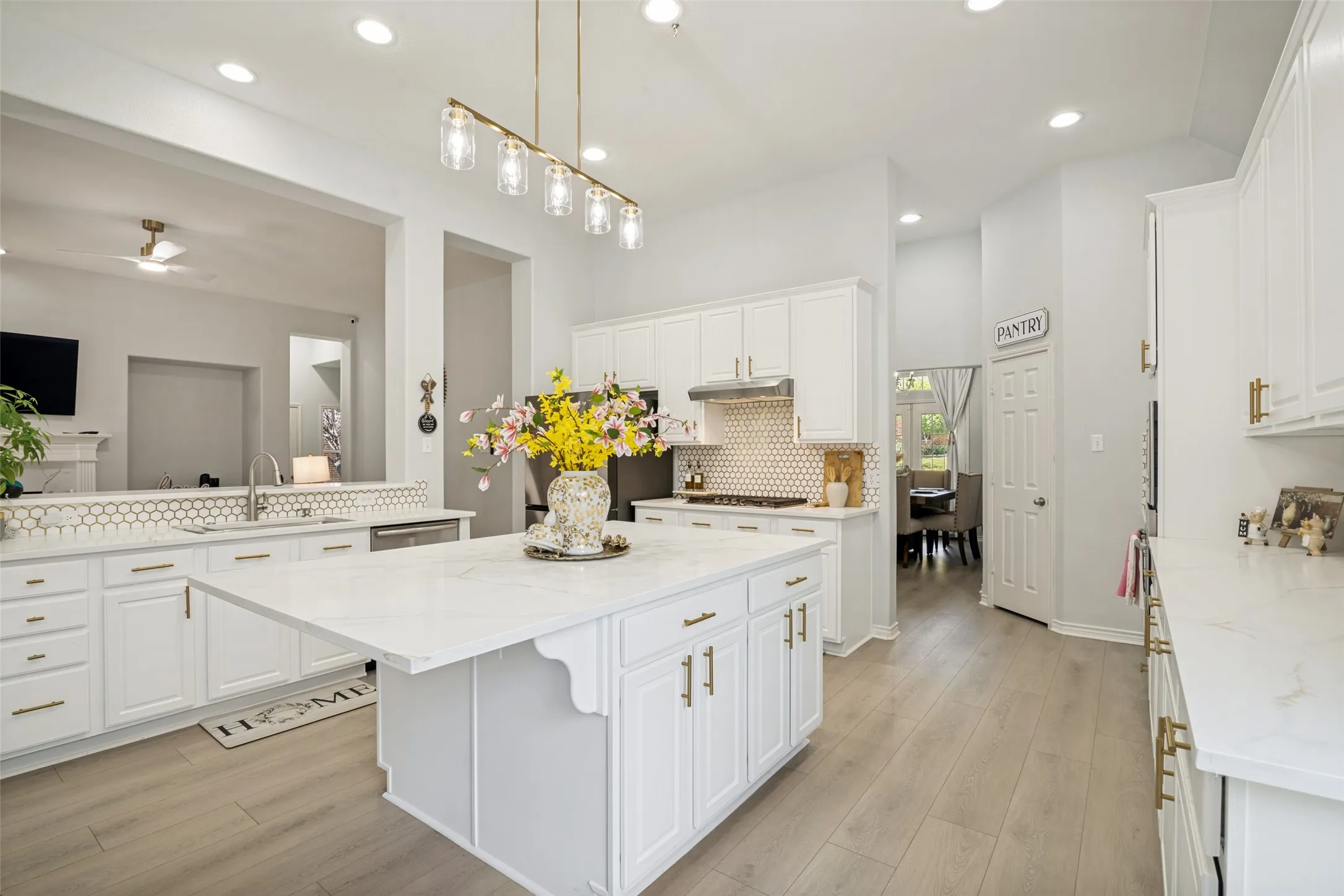 Single Family Residence For Sale in Rockwall County , 1453 Brittany Way, Rockwall, Texas 75087, 4 Bedroom, 3 Bathroom, 2 Garage spaces, 2,678 Sqft, built in 2004, mls#21321807, Real Estate Agent in Rockwall, Homes For Sale in Rockwall county, Homes For Sale in Rockwall, Realtor in Rockwall Texas, Real Estate Brokerage Independent Realty Texas, Luminita Cordes Realtor