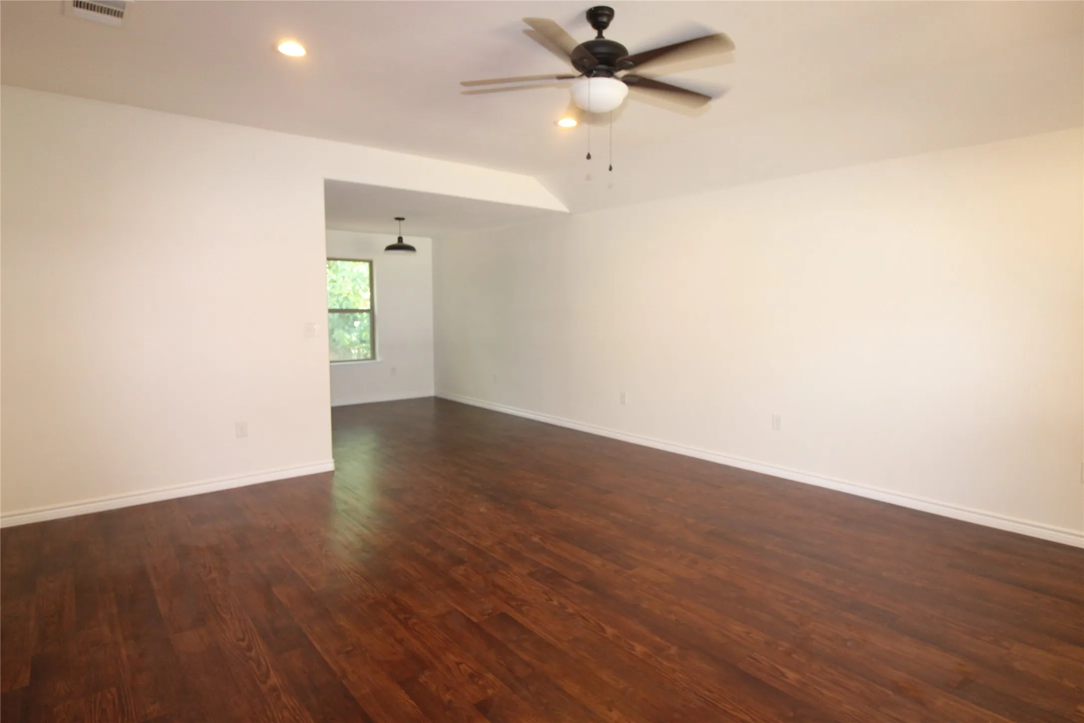 Single Family Residence For Rent in Grayson County , 104 Boston Street, Whitesboro, Texas 76273, 3 Bedroom, 2 Bathroom, Garage spaces, 1,221 Sqft, built in 2019, mls#21325812, Real Estate Agent in Whitesboro, Homes For Rent in Grayson county, Homes For Rent in Whitesboro, Realtor in Whitesboro Texas, Real Estate Brokerage Independent Realty Texas, Luminita Cordes Realtor