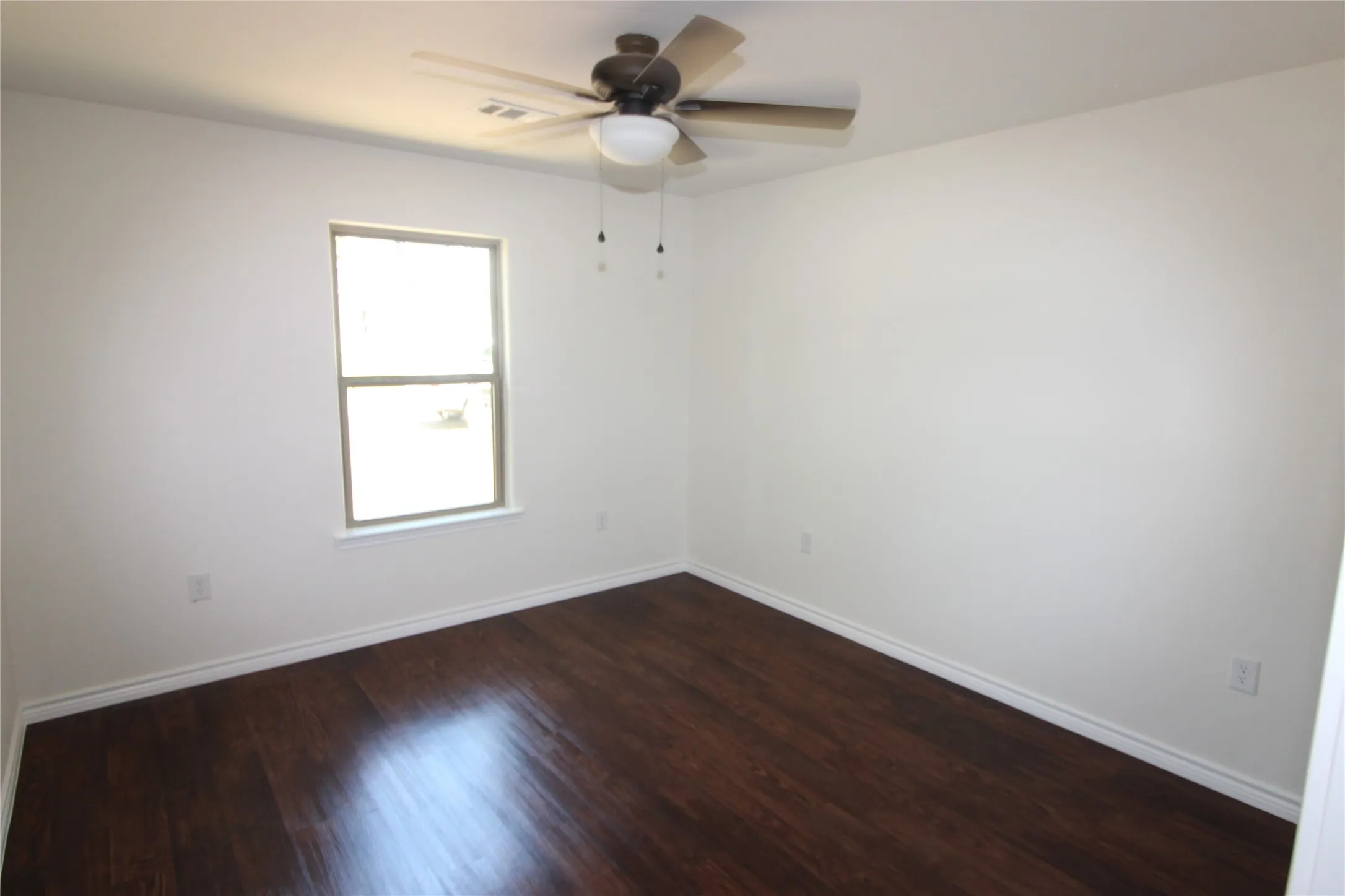 Single Family Residence For Rent in Grayson County , 104 Boston Street, Whitesboro, Texas 76273, 3 Bedroom, 2 Bathroom, Garage spaces, 1,221 Sqft, built in 2019, mls#21325812, Real Estate Agent in Whitesboro, Homes For Rent in Grayson county, Homes For Rent in Whitesboro, Realtor in Whitesboro Texas, Real Estate Brokerage Independent Realty Texas, Luminita Cordes Realtor