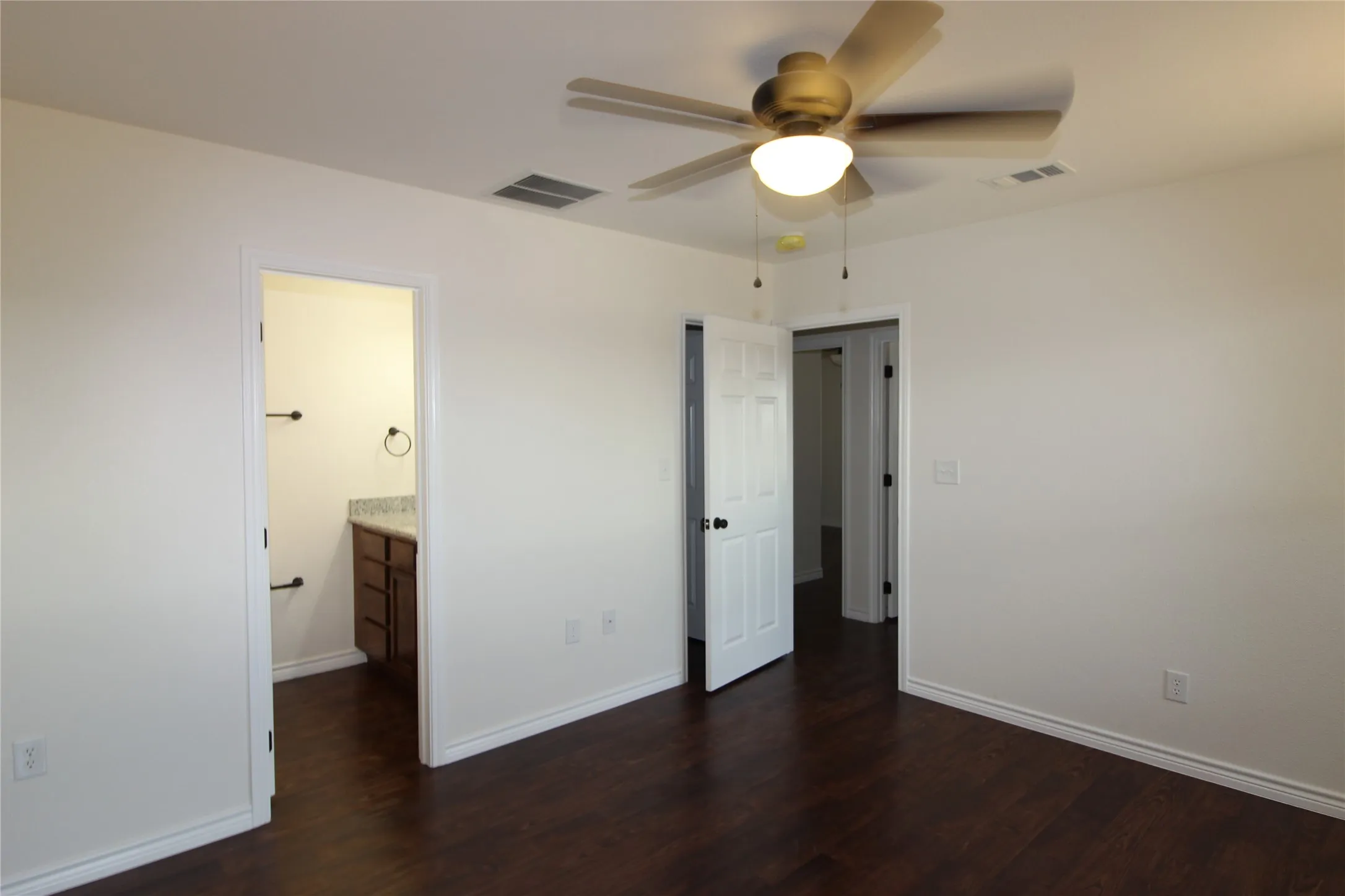 Single Family Residence For Rent in Grayson County , 104 Boston Street, Whitesboro, Texas 76273, 3 Bedroom, 2 Bathroom, Garage spaces, 1,221 Sqft, built in 2019, mls#21325812, Real Estate Agent in Whitesboro, Homes For Rent in Grayson county, Homes For Rent in Whitesboro, Realtor in Whitesboro Texas, Real Estate Brokerage Independent Realty Texas, Luminita Cordes Realtor