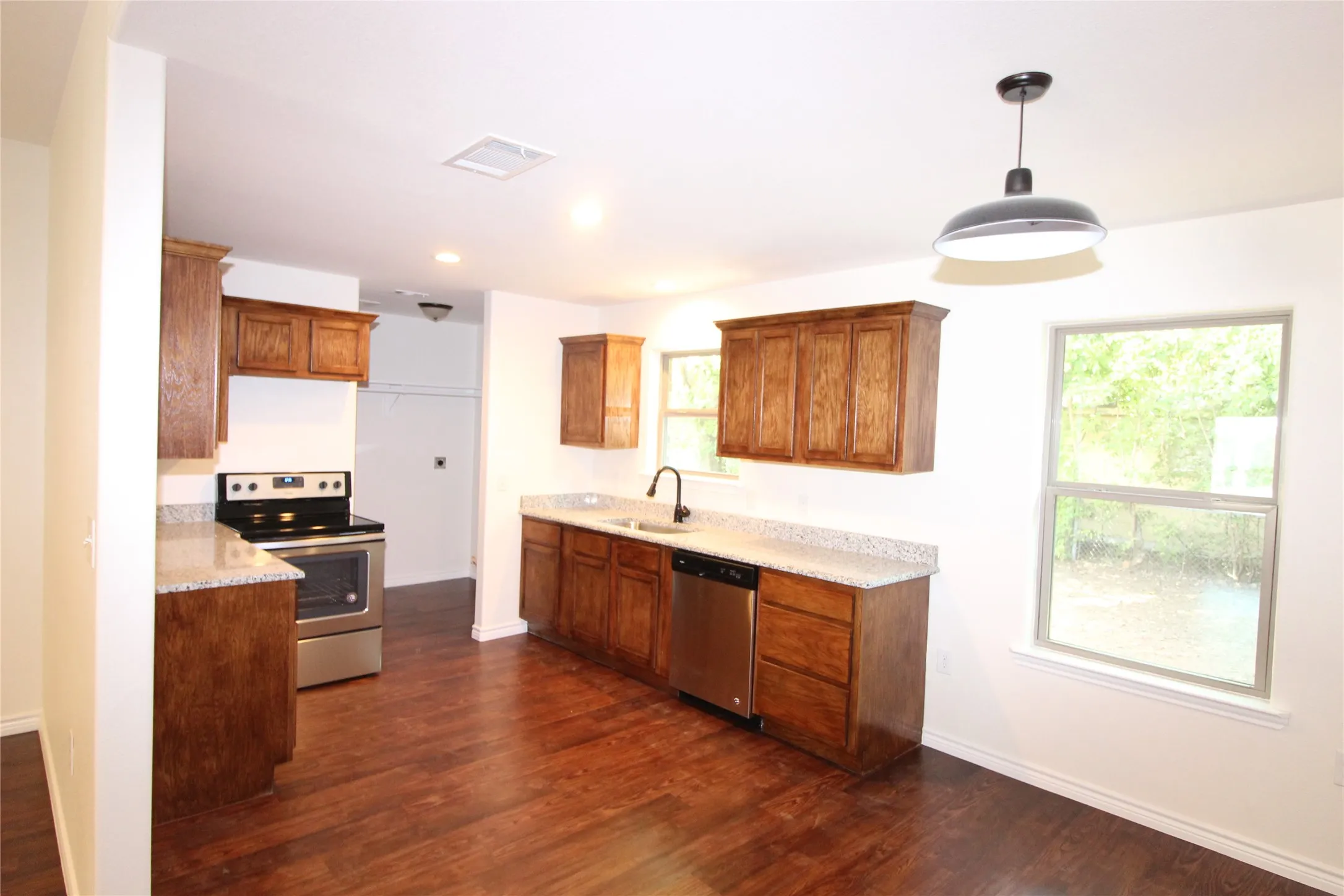 Single Family Residence For Rent in Grayson County , 104 Boston Street, Whitesboro, Texas 76273, 3 Bedroom, 2 Bathroom, Garage spaces, 1,221 Sqft, built in 2019, mls#21325812, Real Estate Agent in Whitesboro, Homes For Rent in Grayson county, Homes For Rent in Whitesboro, Realtor in Whitesboro Texas, Real Estate Brokerage Independent Realty Texas, Luminita Cordes Realtor