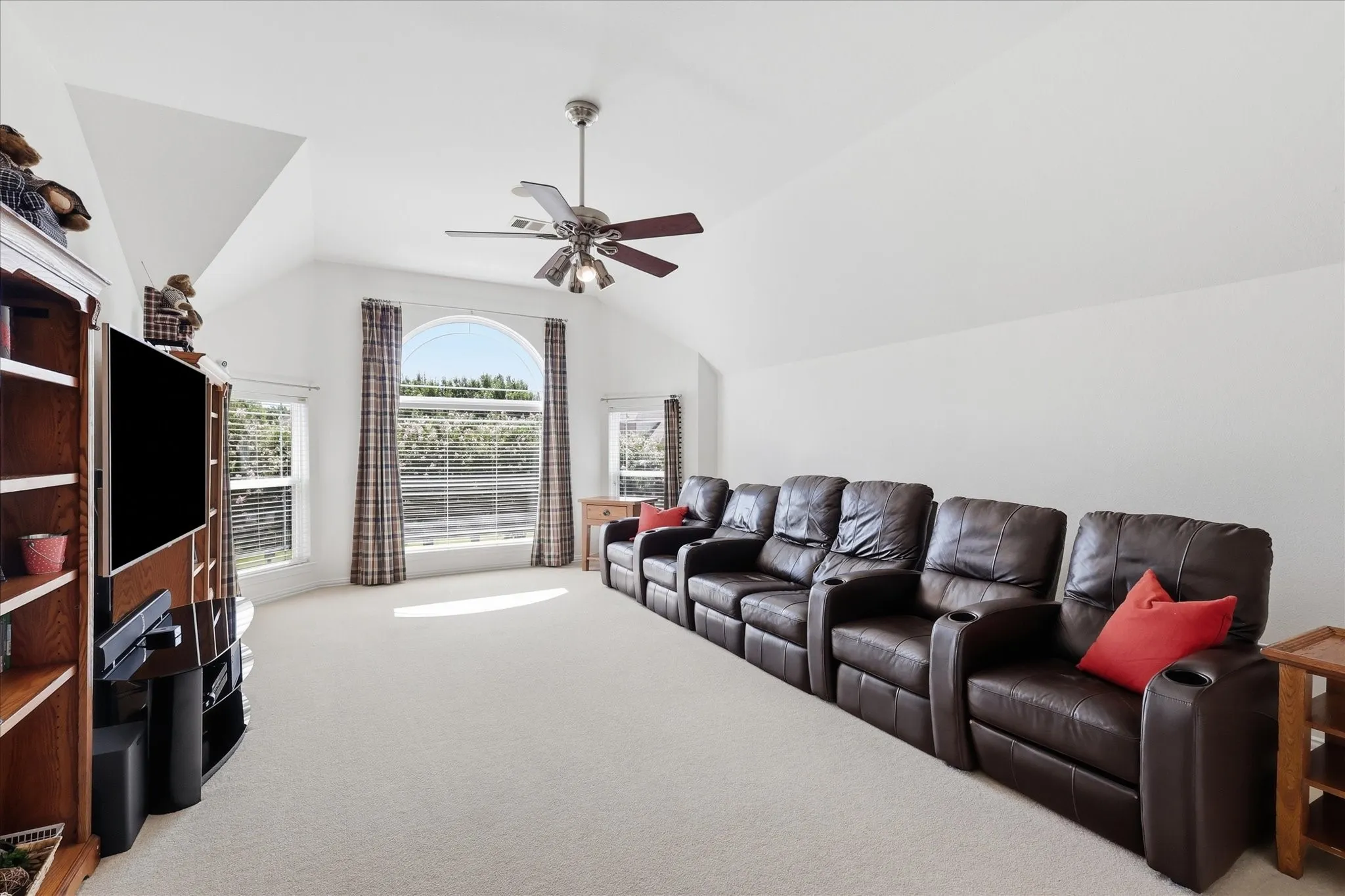 Single Family Residence For Sale in Tarrant County , 1309 Shropshire Court, Keller, Texas 76248, 5 Bedroom, 4 Bathroom, 4 Garage spaces, 4,167 Sqft, built in 2001, mls#21320089, Real Estate Agent in Keller, Homes For Sale in Tarrant county, Homes For Sale in Keller, Realtor in Keller Texas, Real Estate Brokerage Independent Realty Texas, Luminita Cordes Realtor