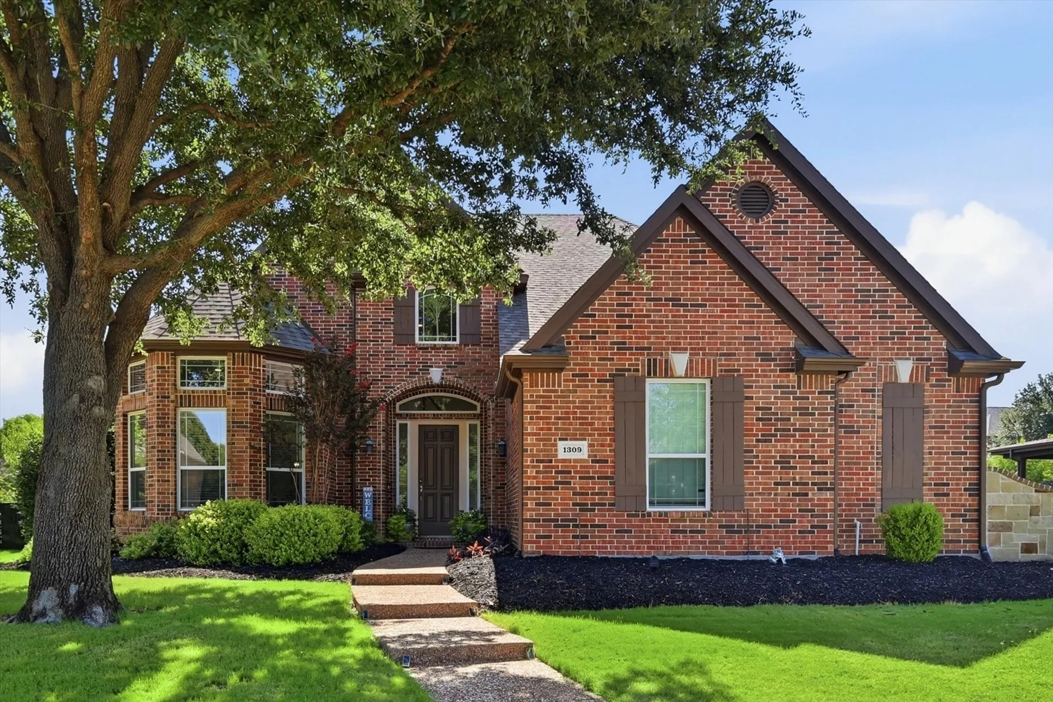 Single Family Residence For Sale in Tarrant County , 1309 Shropshire Court, Keller, Texas 76248, 5 Bedroom, 4 Bathroom, 4 Garage spaces, 4,167 Sqft, built in 2001, mls#21320089, Real Estate Agent in Keller, Homes For Sale in Tarrant county, Homes For Sale in Keller, Realtor in Keller Texas, Real Estate Brokerage Independent Realty Texas, Luminita Cordes Realtor