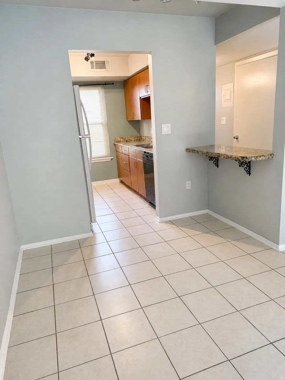 Condominium For Sale in Mc Lennan County , 1500 Lake Shore Drive 402, Waco, Texas 76708, 2 Bedroom, 2 Bathroom, Garage spaces, 996 Sqft, built in 1983, mls#21324604, Real Estate Agent in Waco, Homes For Sale in Mc Lennan county, Homes For Sale in Waco, Realtor in Waco Texas, Real Estate Brokerage Independent Realty Texas, Luminita Cordes Realtor