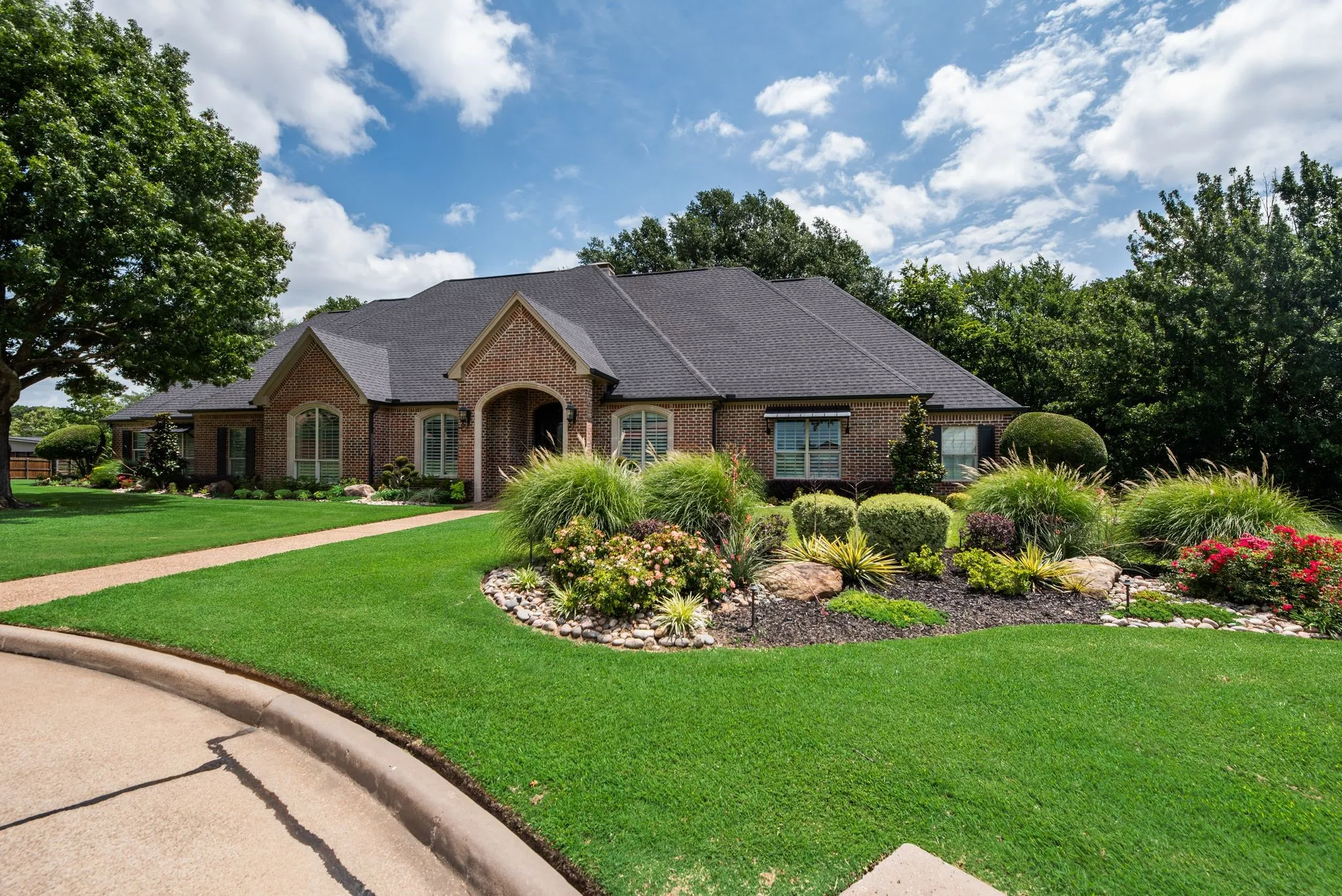 Single Family Residence For Sale in Navarro County , 2000 Scott Place, Corsicana, Texas 75110, 4 Bedrooms, 4 Bathrooms, 2 Garage spaces, 3,354 Sqft, built in 2004, Price $849,500, mls#21325655, Real Estate Agent in Corsicana, Homes For Sale in Navarro county, Homes For Sale in Corsicana, Realtor in Corsicana Texas, Real Estate Brokerage Independent Realty Texas, Luminita Cordes Realtor