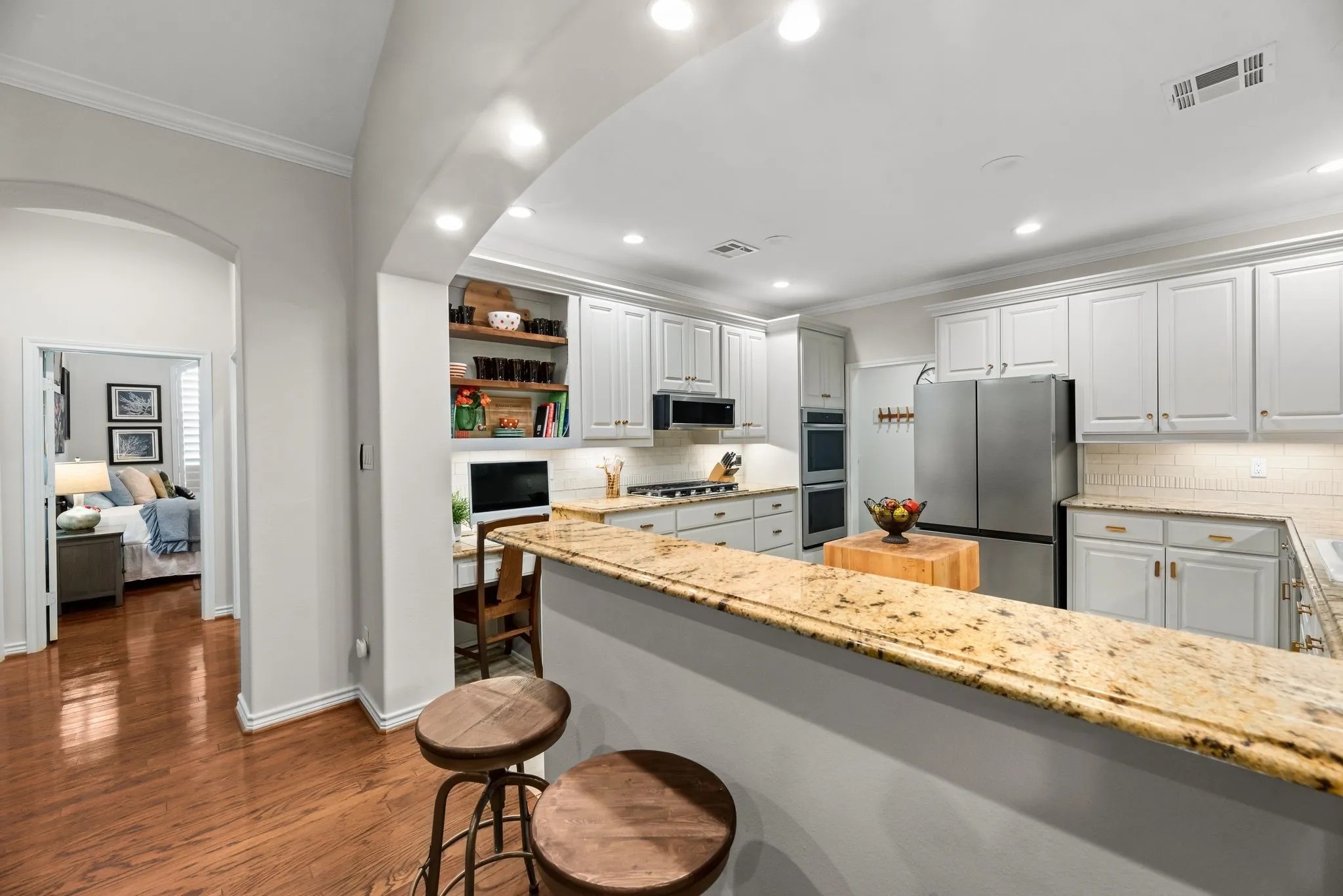 Single Family Residence For Sale in Navarro County , 2000 Scott Place, Corsicana, Texas 75110, 4 Bedrooms, 4 Bathrooms, 2 Garage spaces, 3,354 Sqft, built in 2004, Price $849,500, mls#21325655, Real Estate Agent in Corsicana, Homes For Sale in Navarro county, Homes For Sale in Corsicana, Realtor in Corsicana Texas, Real Estate Brokerage Independent Realty Texas, Luminita Cordes Realtor