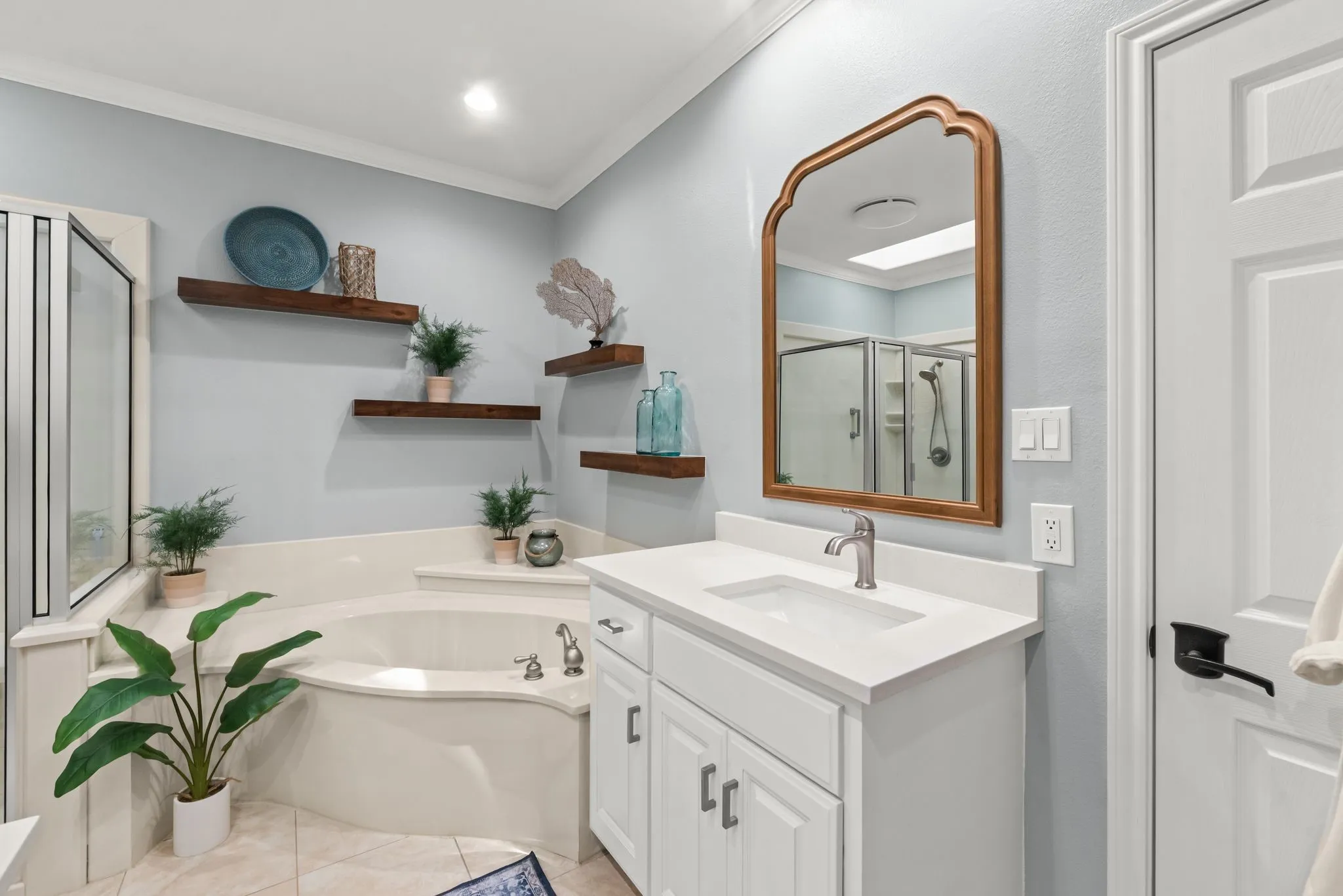 Single Family Residence For Sale in Navarro County , 2000 Scott Place, Corsicana, Texas 75110, 4 Bedrooms, 4 Bathrooms, 2 Garage spaces, 3,354 Sqft, built in 2004, Price $849,500, mls#21325655, Real Estate Agent in Corsicana, Homes For Sale in Navarro county, Homes For Sale in Corsicana, Realtor in Corsicana Texas, Real Estate Brokerage Independent Realty Texas, Luminita Cordes Realtor