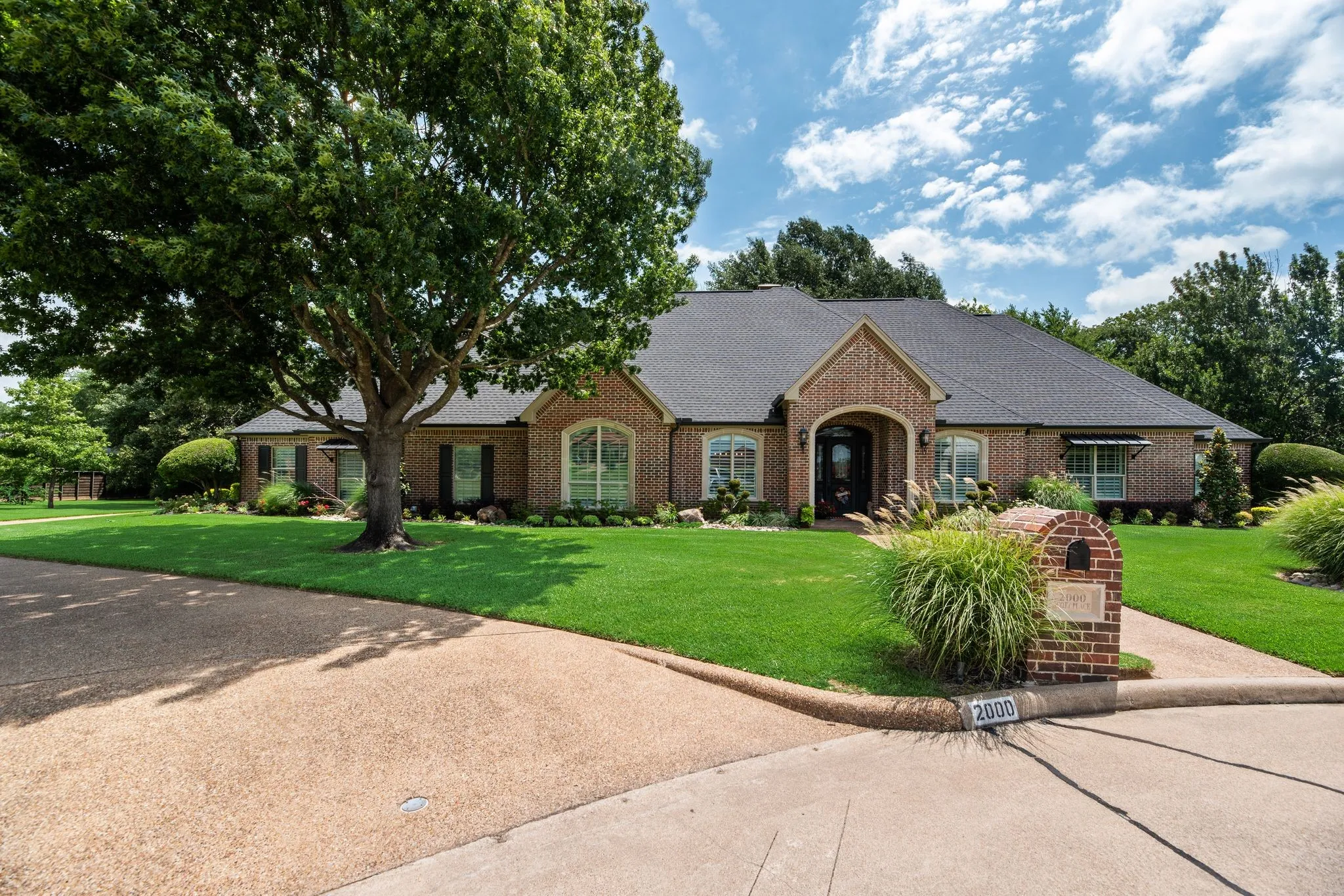 Single Family Residence For Sale in Navarro County , 2000 Scott Place, Corsicana, Texas 75110, 4 Bedrooms, 4 Bathrooms, 2 Garage spaces, 3,354 Sqft, built in 2004, Price $849,500, mls#21325655, Real Estate Agent in Corsicana, Homes For Sale in Navarro county, Homes For Sale in Corsicana, Realtor in Corsicana Texas, Real Estate Brokerage Independent Realty Texas, Luminita Cordes Realtor