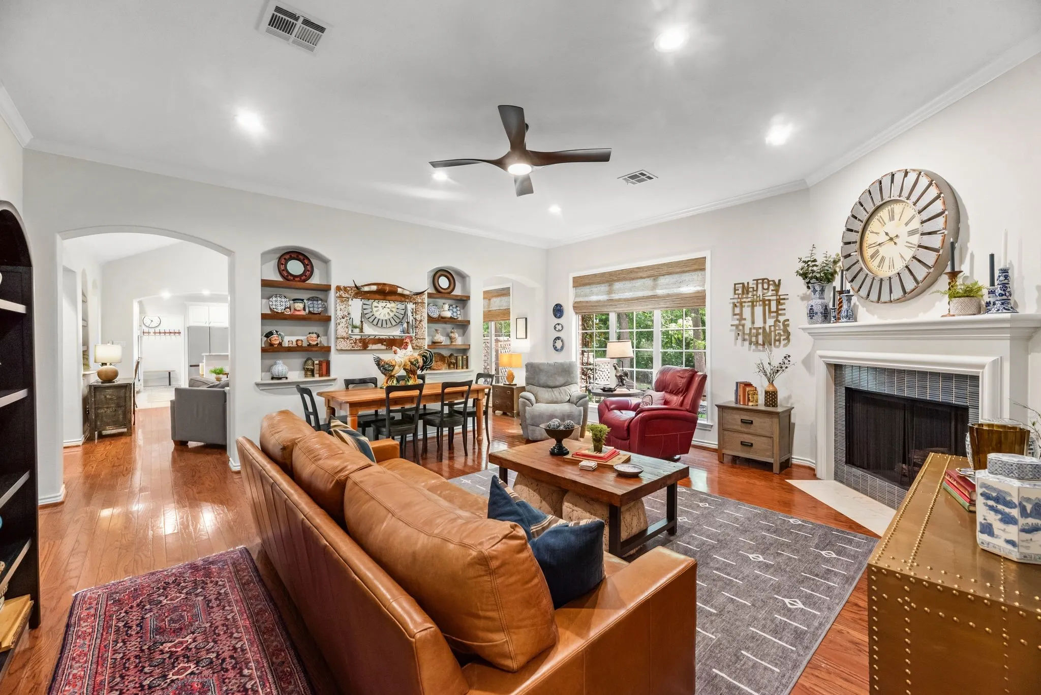 Single Family Residence For Sale in Navarro County , 2000 Scott Place, Corsicana, Texas 75110, 4 Bedrooms, 4 Bathrooms, 2 Garage spaces, 3,354 Sqft, built in 2004, Price $849,500, mls#21325655, Real Estate Agent in Corsicana, Homes For Sale in Navarro county, Homes For Sale in Corsicana, Realtor in Corsicana Texas, Real Estate Brokerage Independent Realty Texas, Luminita Cordes Realtor
