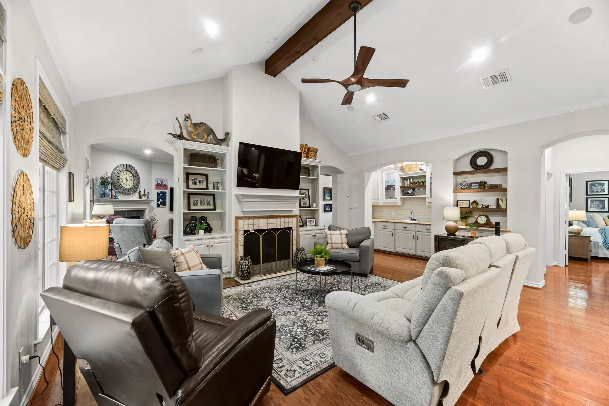 Single Family Residence For Sale in Navarro County , 2000 Scott Place, Corsicana, Texas 75110, 4 Bedrooms, 4 Bathrooms, 2 Garage spaces, 3,354 Sqft, built in 2004, Price $849,500, mls#21325655, Real Estate Agent in Corsicana, Homes For Sale in Navarro county, Homes For Sale in Corsicana, Realtor in Corsicana Texas, Real Estate Brokerage Independent Realty Texas, Luminita Cordes Realtor