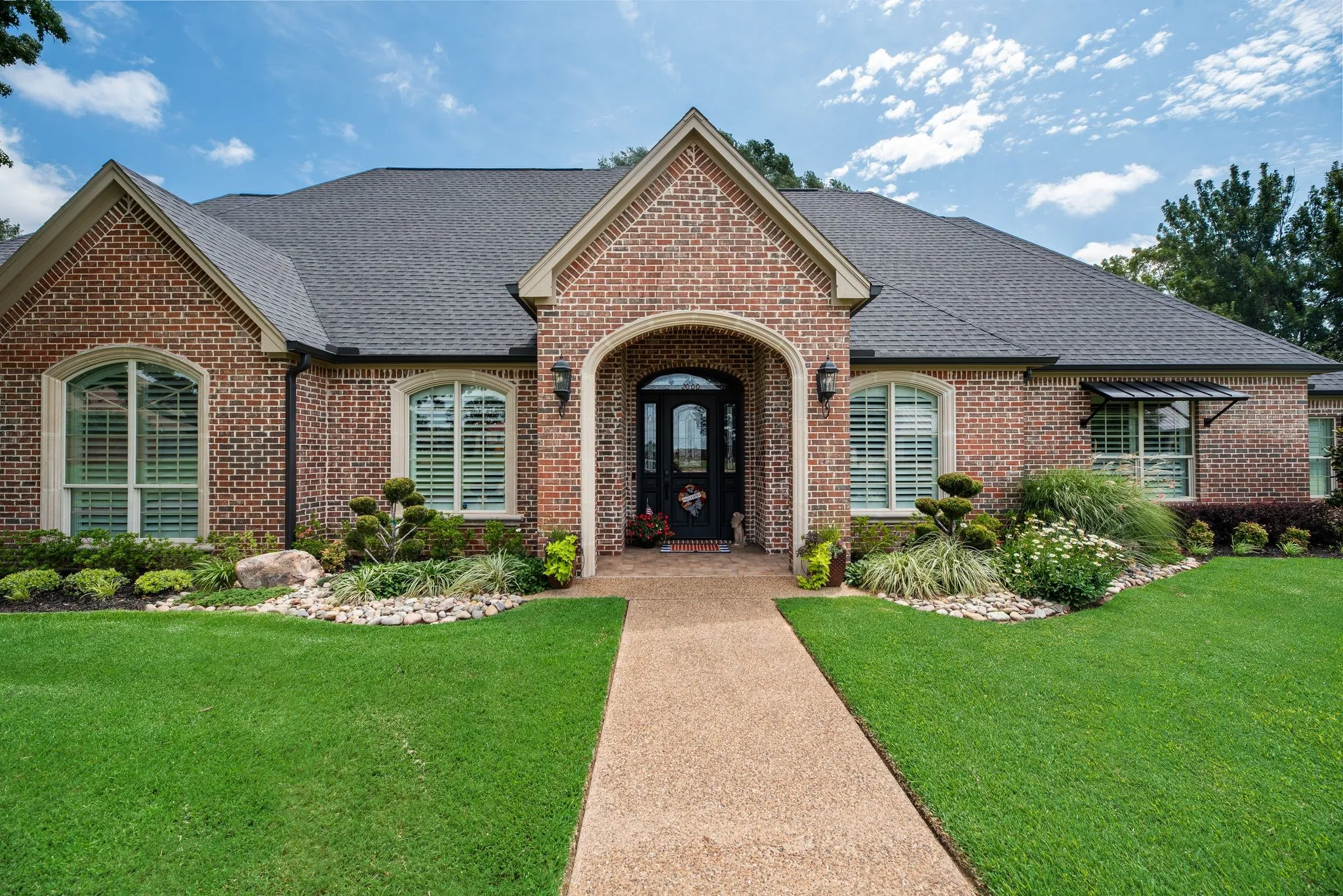 Single Family Residence For Sale in Navarro County , 2000 Scott Place, Corsicana, Texas 75110, 4 Bedrooms, 4 Bathrooms, 2 Garage spaces, 3,354 Sqft, built in 2004, Price $849,500, mls#21325655, Real Estate Agent in Corsicana, Homes For Sale in Navarro county, Homes For Sale in Corsicana, Realtor in Corsicana Texas, Real Estate Brokerage Independent Realty Texas, Luminita Cordes Realtor