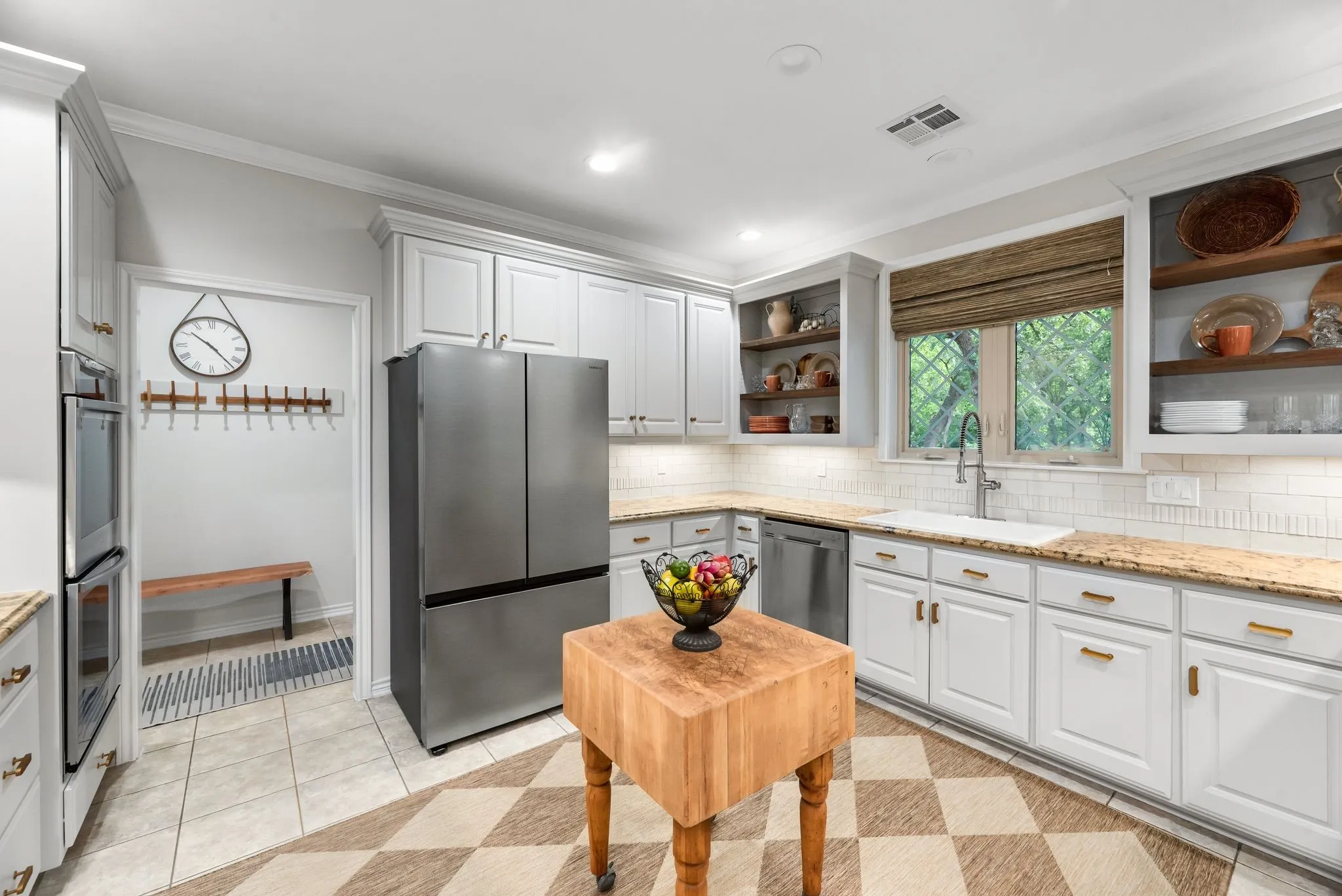 Single Family Residence For Sale in Navarro County , 2000 Scott Place, Corsicana, Texas 75110, 4 Bedrooms, 4 Bathrooms, 2 Garage spaces, 3,354 Sqft, built in 2004, Price $849,500, mls#21325655, Real Estate Agent in Corsicana, Homes For Sale in Navarro county, Homes For Sale in Corsicana, Realtor in Corsicana Texas, Real Estate Brokerage Independent Realty Texas, Luminita Cordes Realtor