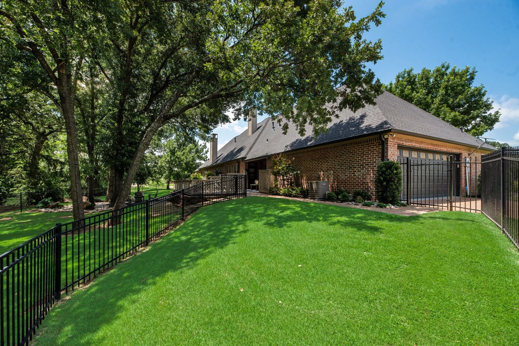 Single Family Residence For Sale in Navarro County , 2000 Scott Place, Corsicana, Texas 75110, 4 Bedrooms, 4 Bathrooms, 2 Garage spaces, 3,354 Sqft, built in 2004, Price $849,500, mls#21325655, Real Estate Agent in Corsicana, Homes For Sale in Navarro county, Homes For Sale in Corsicana, Realtor in Corsicana Texas, Real Estate Brokerage Independent Realty Texas, Luminita Cordes Realtor