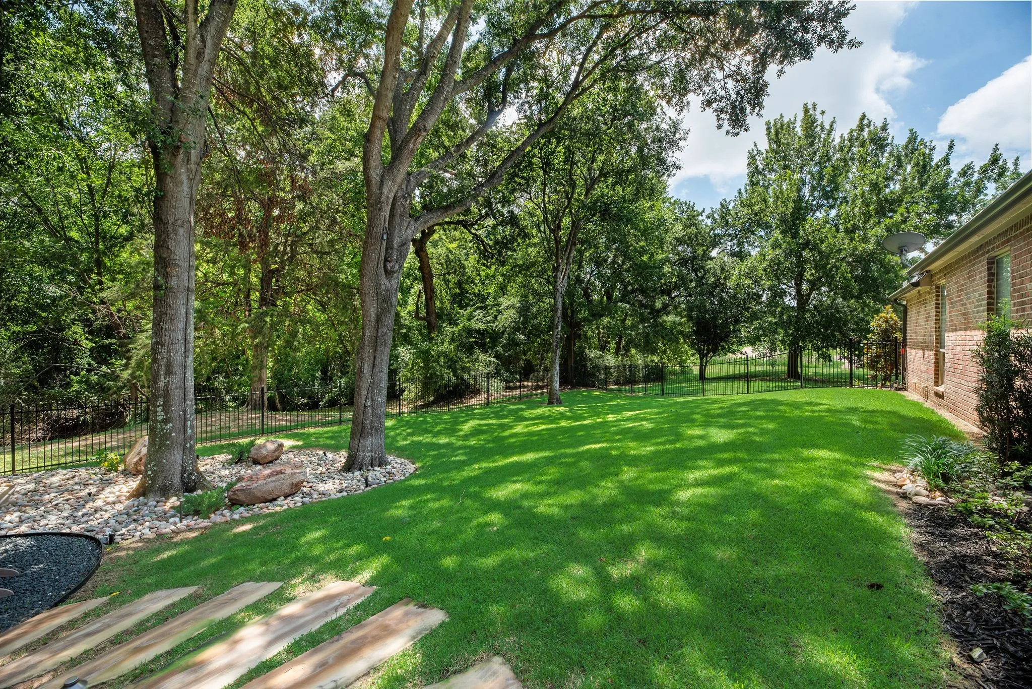 Single Family Residence For Sale in Navarro County , 2000 Scott Place, Corsicana, Texas 75110, 4 Bedrooms, 4 Bathrooms, 2 Garage spaces, 3,354 Sqft, built in 2004, Price $849,500, mls#21325655, Real Estate Agent in Corsicana, Homes For Sale in Navarro county, Homes For Sale in Corsicana, Realtor in Corsicana Texas, Real Estate Brokerage Independent Realty Texas, Luminita Cordes Realtor