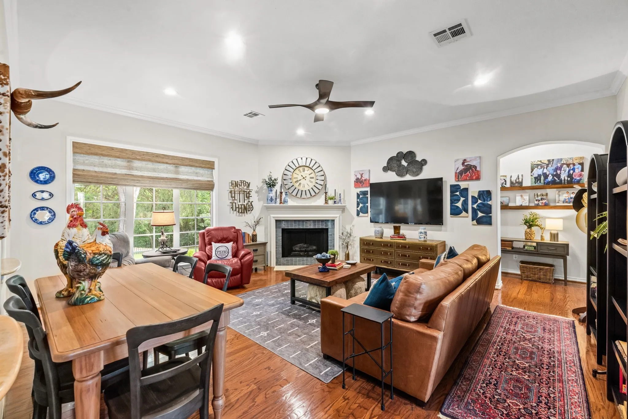 Single Family Residence For Sale in Navarro County , 2000 Scott Place, Corsicana, Texas 75110, 4 Bedrooms, 4 Bathrooms, 2 Garage spaces, 3,354 Sqft, built in 2004, Price $849,500, mls#21325655, Real Estate Agent in Corsicana, Homes For Sale in Navarro county, Homes For Sale in Corsicana, Realtor in Corsicana Texas, Real Estate Brokerage Independent Realty Texas, Luminita Cordes Realtor