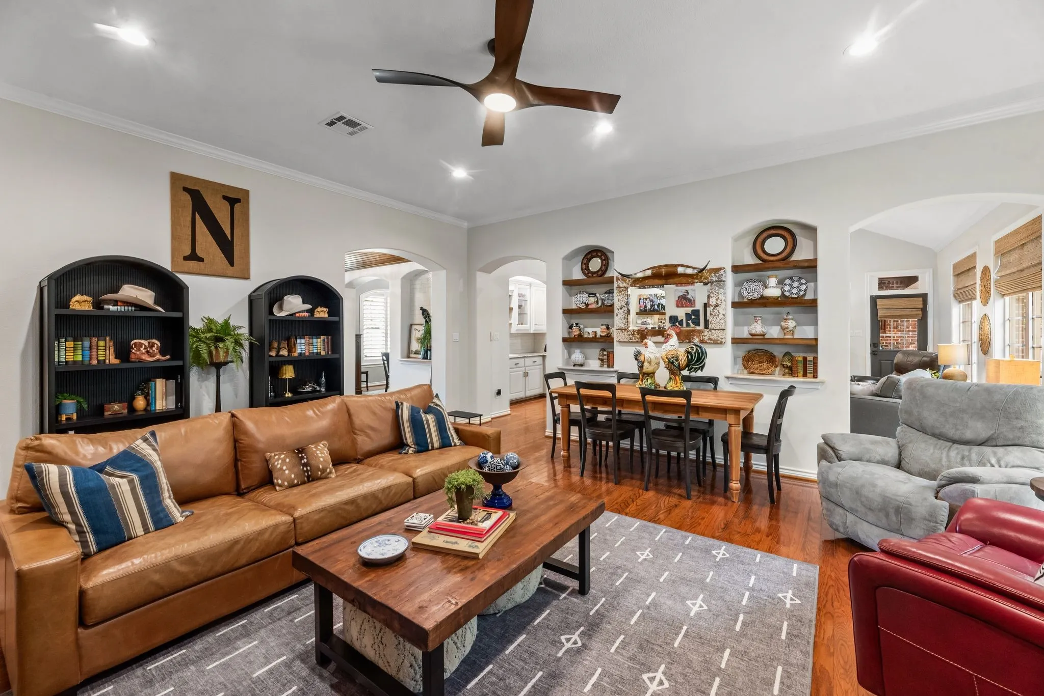 Single Family Residence For Sale in Navarro County , 2000 Scott Place, Corsicana, Texas 75110, 4 Bedrooms, 4 Bathrooms, 2 Garage spaces, 3,354 Sqft, built in 2004, Price $849,500, mls#21325655, Real Estate Agent in Corsicana, Homes For Sale in Navarro county, Homes For Sale in Corsicana, Realtor in Corsicana Texas, Real Estate Brokerage Independent Realty Texas, Luminita Cordes Realtor
