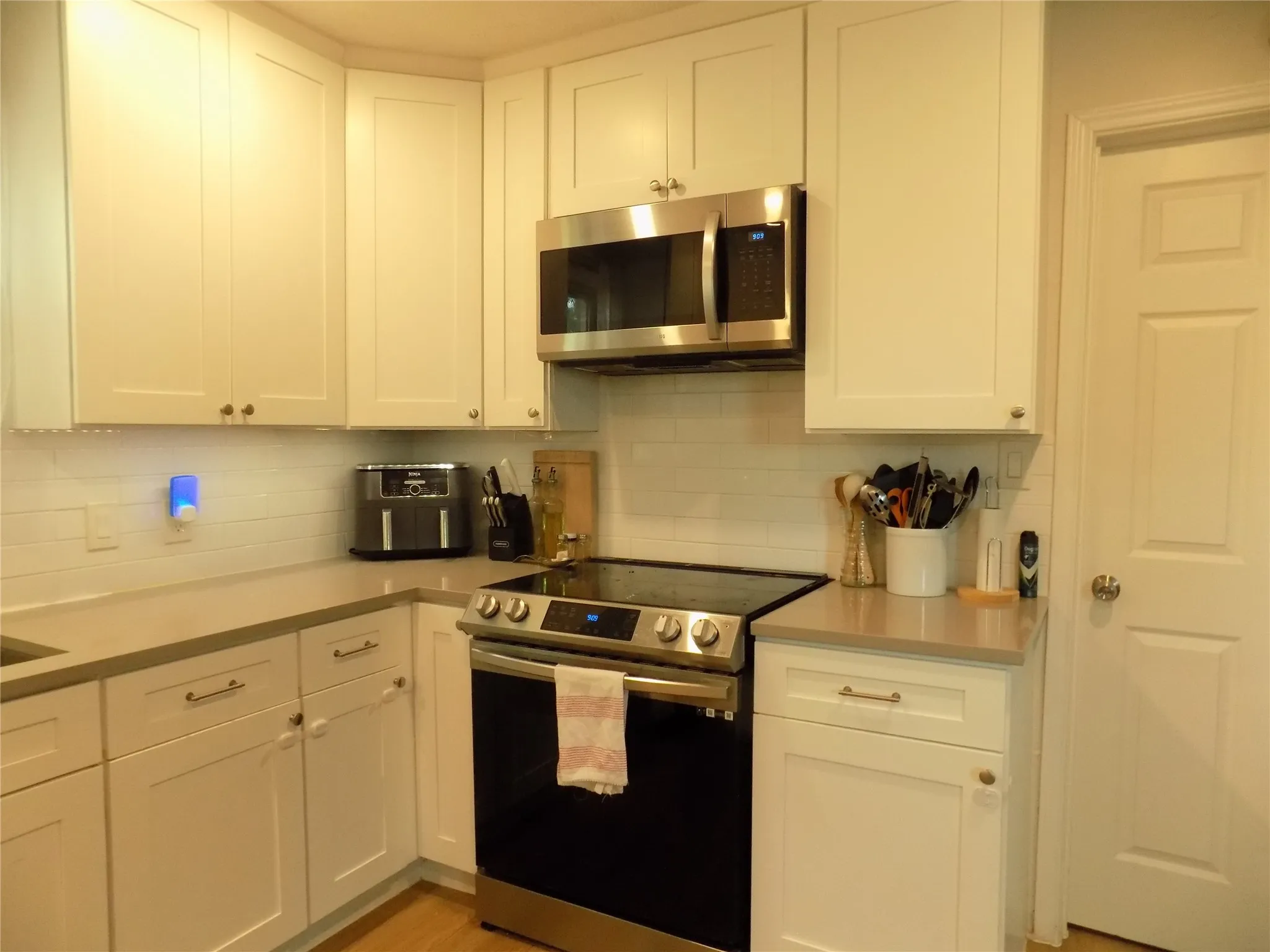 Stone counter tops with under cabinet lighting. Newer stove and microwave.