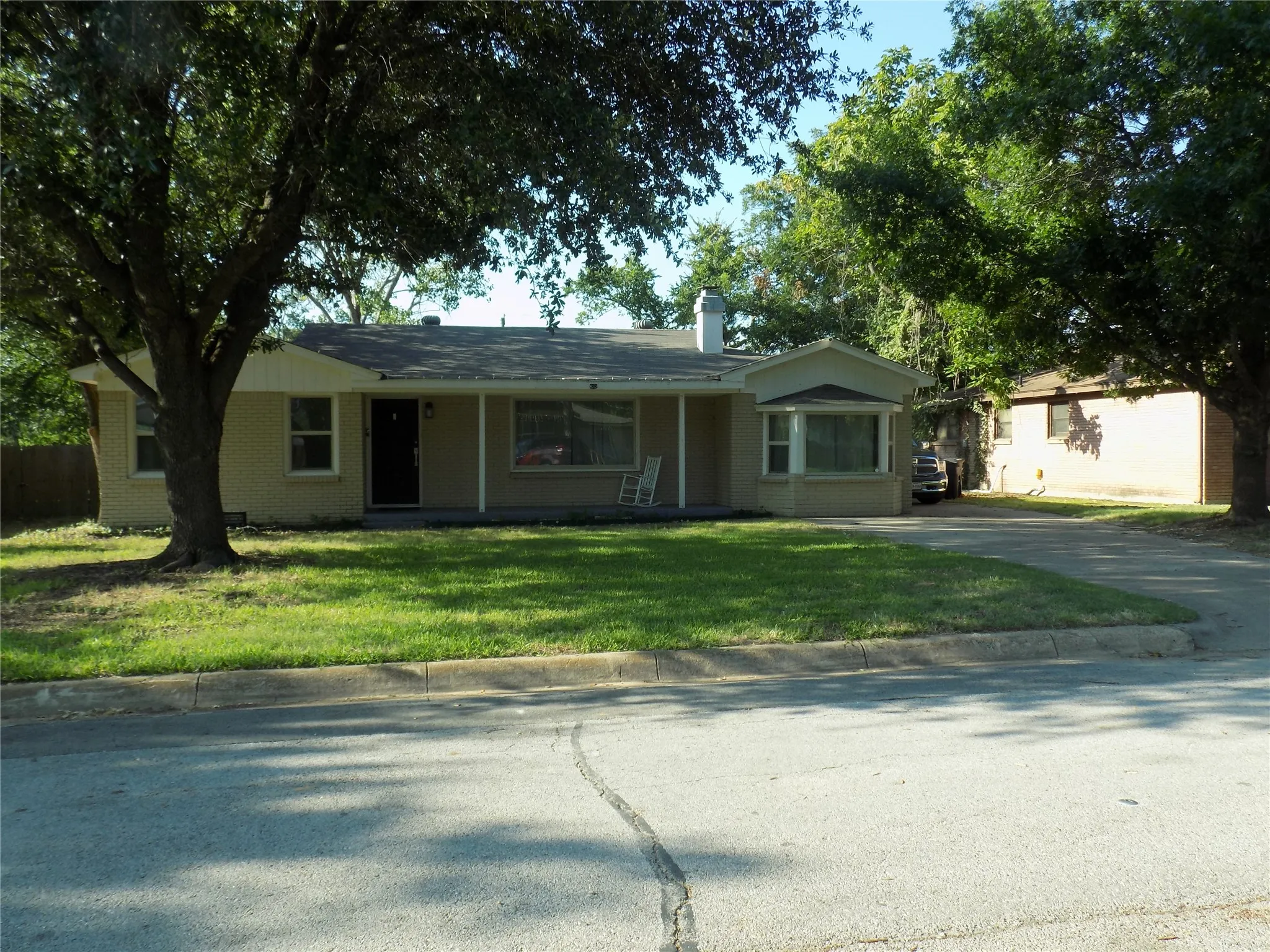 Single Family Residence For Sale in Tarrant County , 7821 Hood Street, Lakeside, Texas 76135, 3 Bedroom, 2 Bathroom, 2 Garage spaces, 1,368 Sqft, built in 1959, mls#21324178, Real Estate Agent in Lakeside, Homes For Sale in Tarrant county, Homes For Sale in Lakeside, Realtor in Lakeside Texas, Real Estate Brokerage Independent Realty Texas, Luminita Cordes Realtor